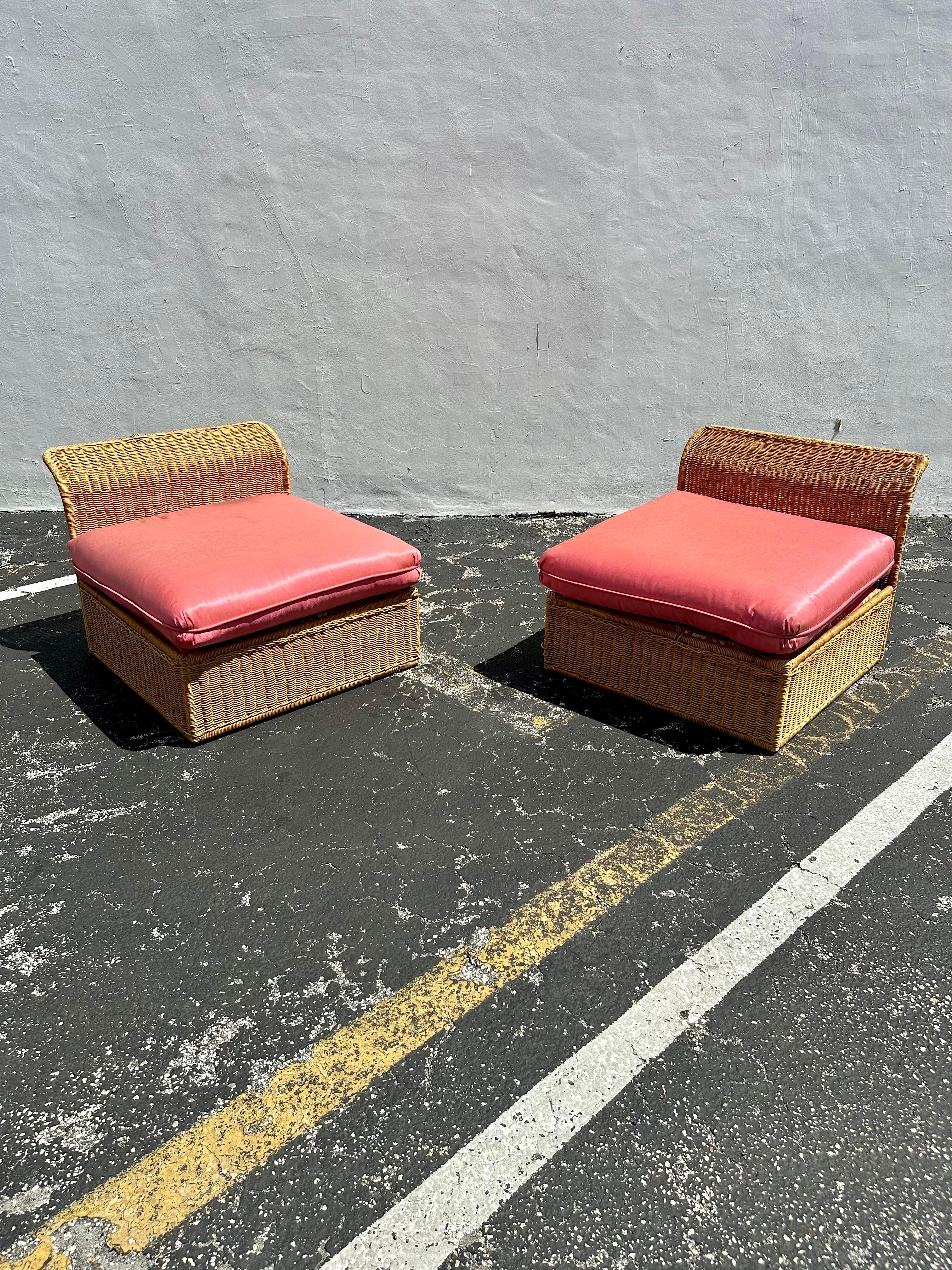 Mid-Century moderno Sedie da salotto MCM in vimini e rattan rosa degli anni '60, set di 2 in vendita