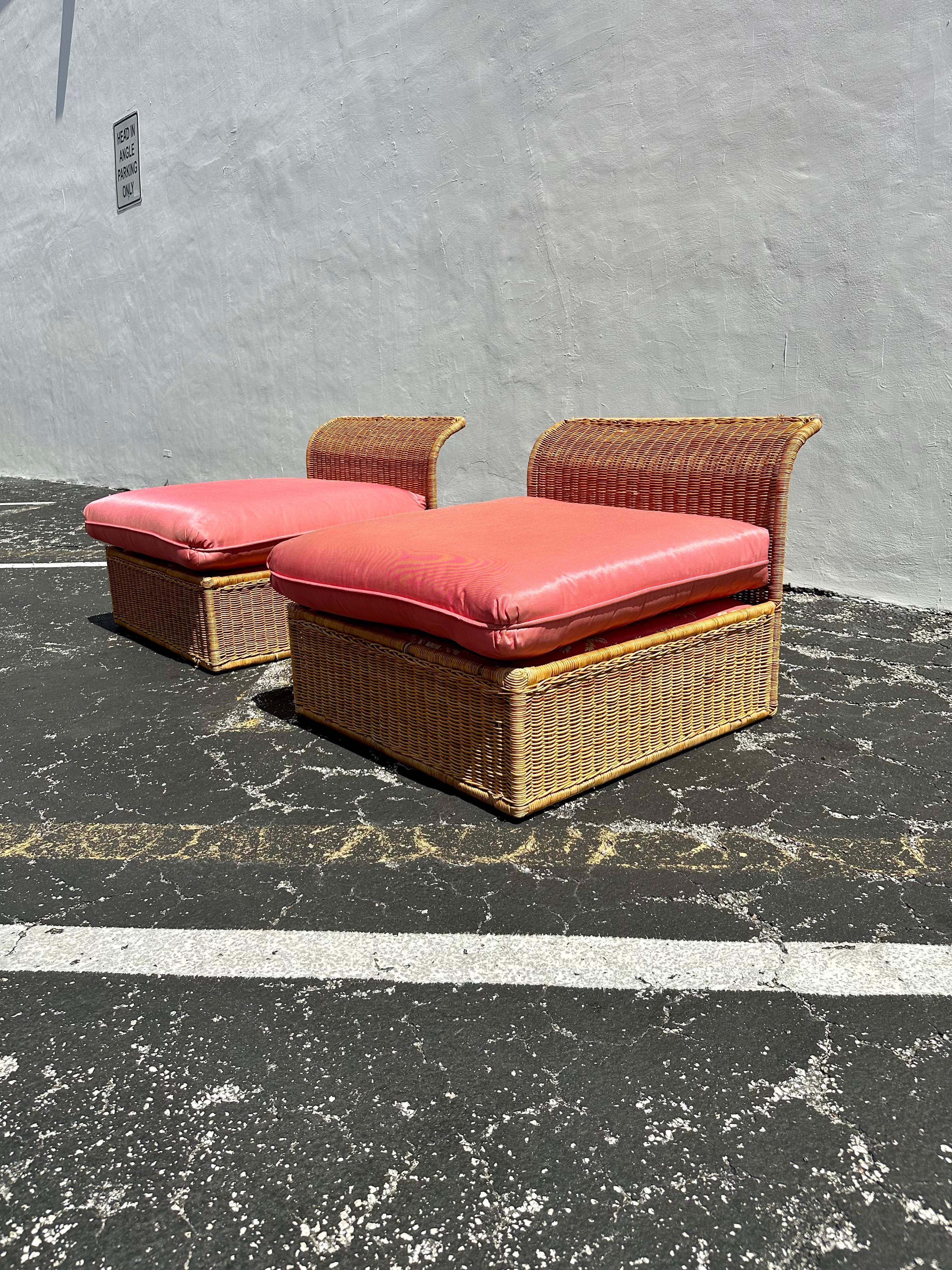Sedie da salotto MCM in vimini e rattan rosa degli anni '60, set di 2 In condizioni buone in vendita a Fort Lauderdale, FL