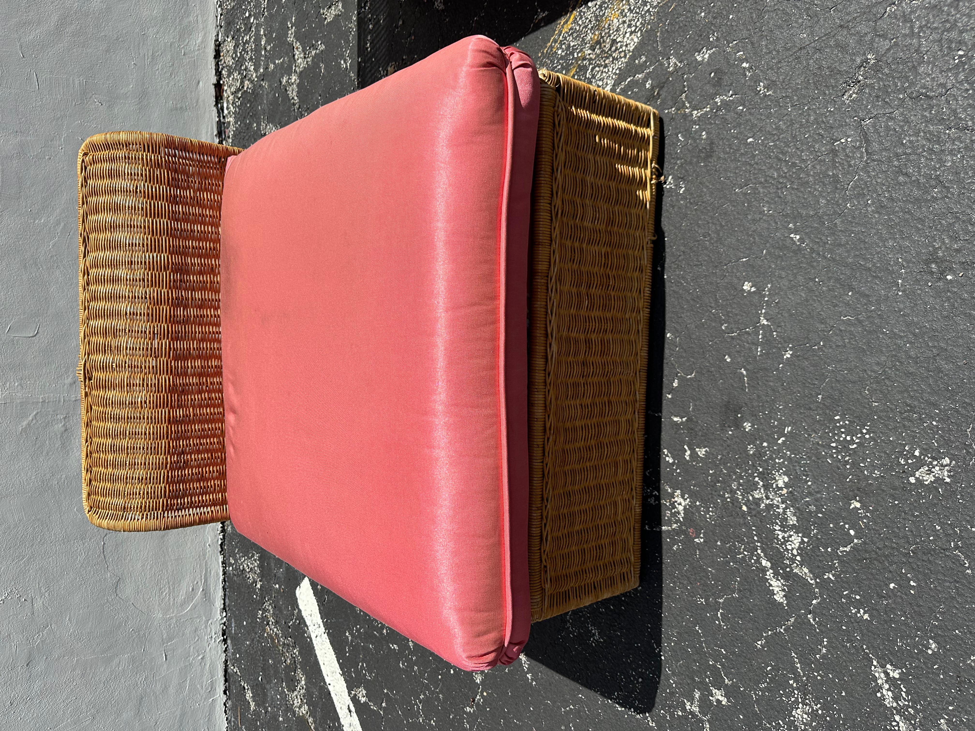Sedie da salotto MCM in vimini e rattan rosa degli anni '60, set di 2 in vendita 2