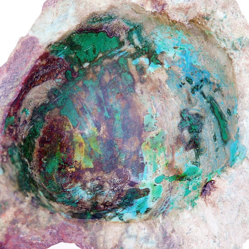 1960s Rough Stone Trinket Tray, Natural Malachite and Azurite
Brutalist - Natural Decor - Vintage
1960s Rough Stone Trinket Tray, Natural Malachite and Azurite
Decorative stone made of malachite and azurite, with beautiful turquoise hues.
Original