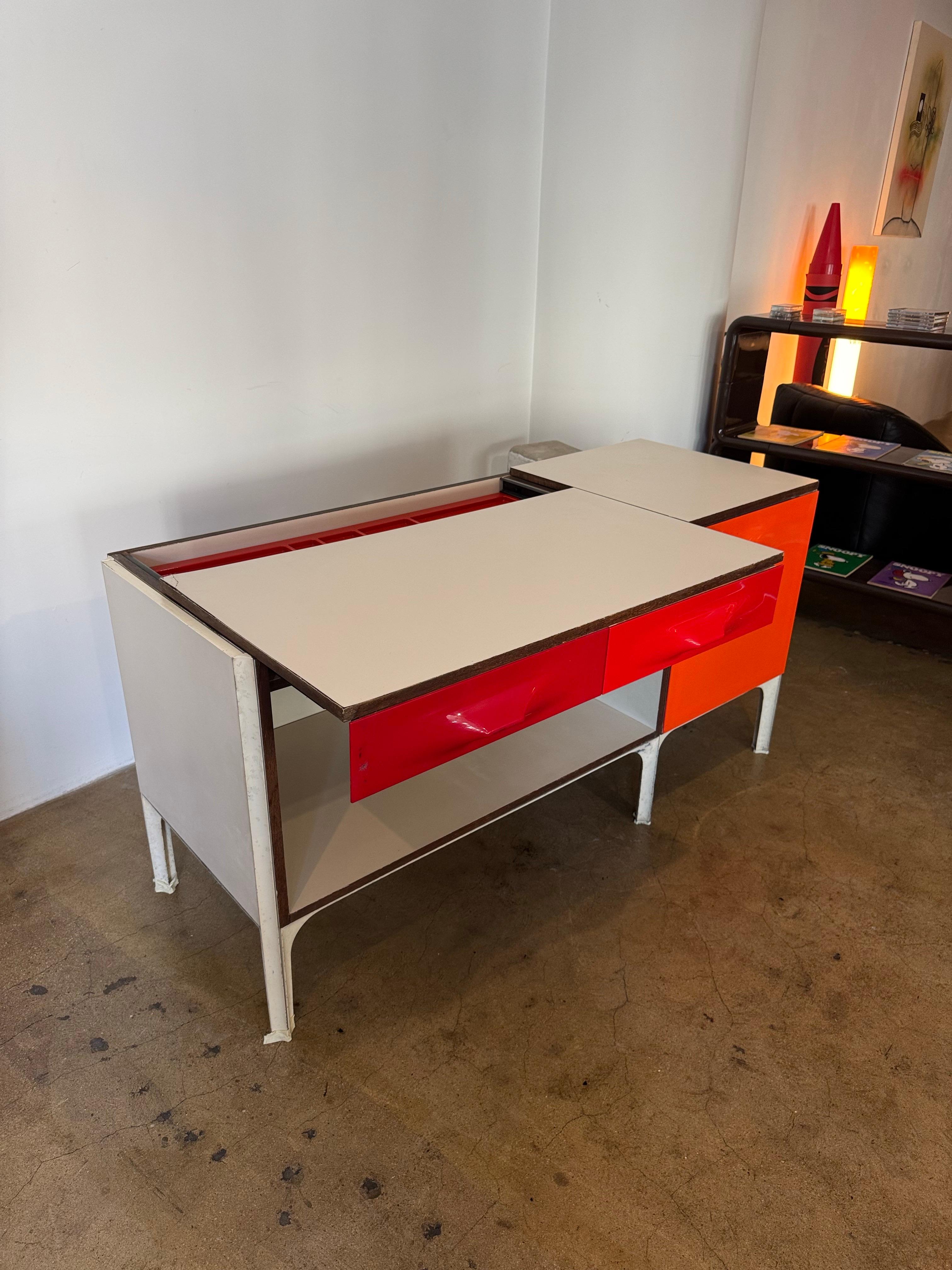 1960's Raymond Loewy DF 2000 Sliding Top Desk In Good Condition For Sale In Los Angeles, CA