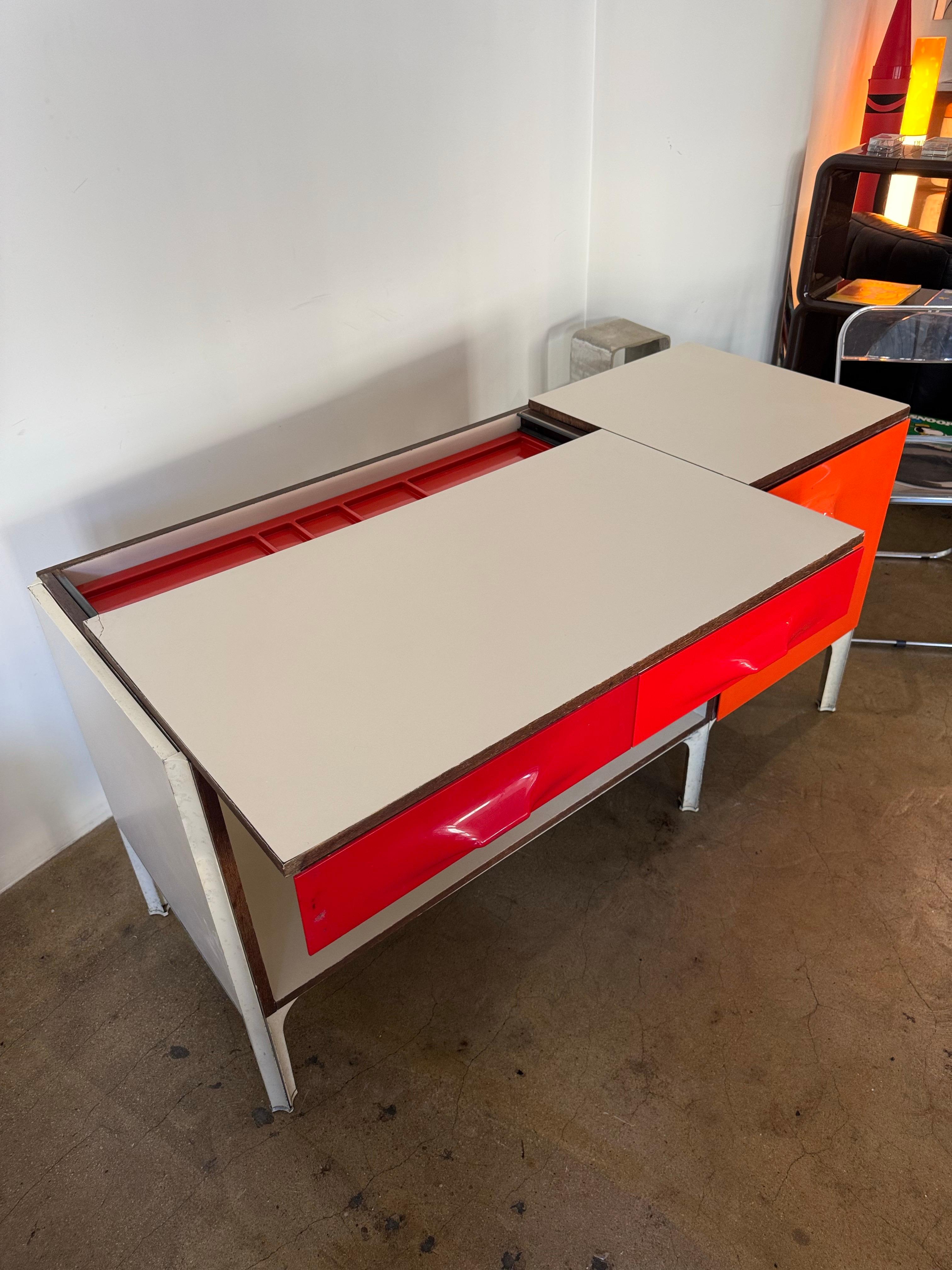 1960's Raymond Loewy DF 2000 Sliding Top Desk For Sale 1