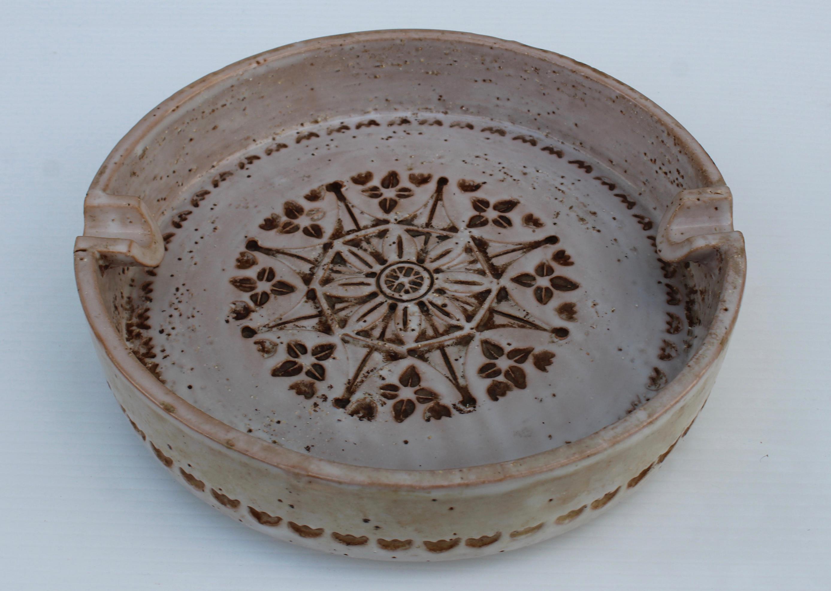 1960's Raymor Large Pottery Ashtray In Good Condition For Sale In New York, NY