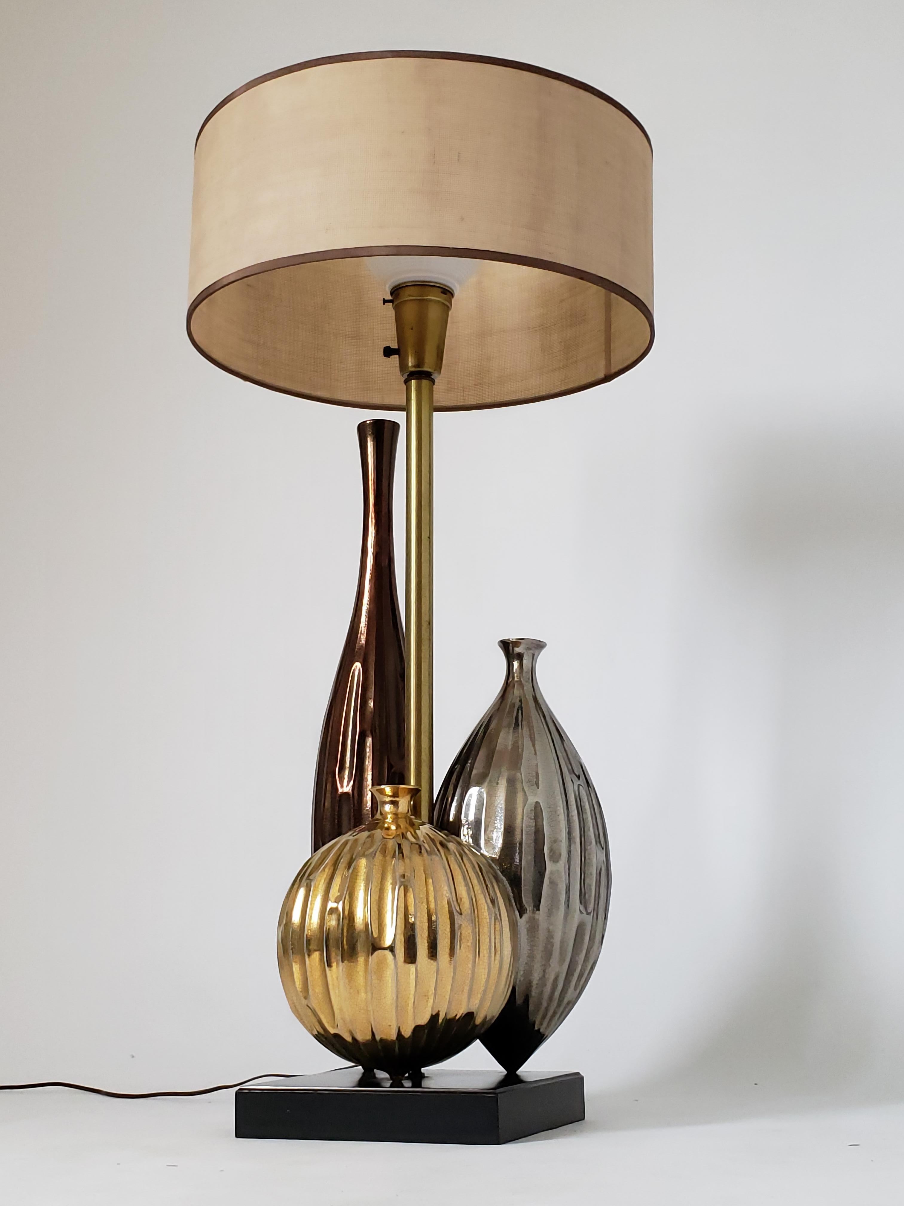 Huge crackled glazed ceramic table lamp in dulled silver, gold and cooper tone .

Brass pole sitting on a enameled black wood base.

Prime quality material and top notch craftmanship. 

Original shade with milkglass diffuser.

Shade measure