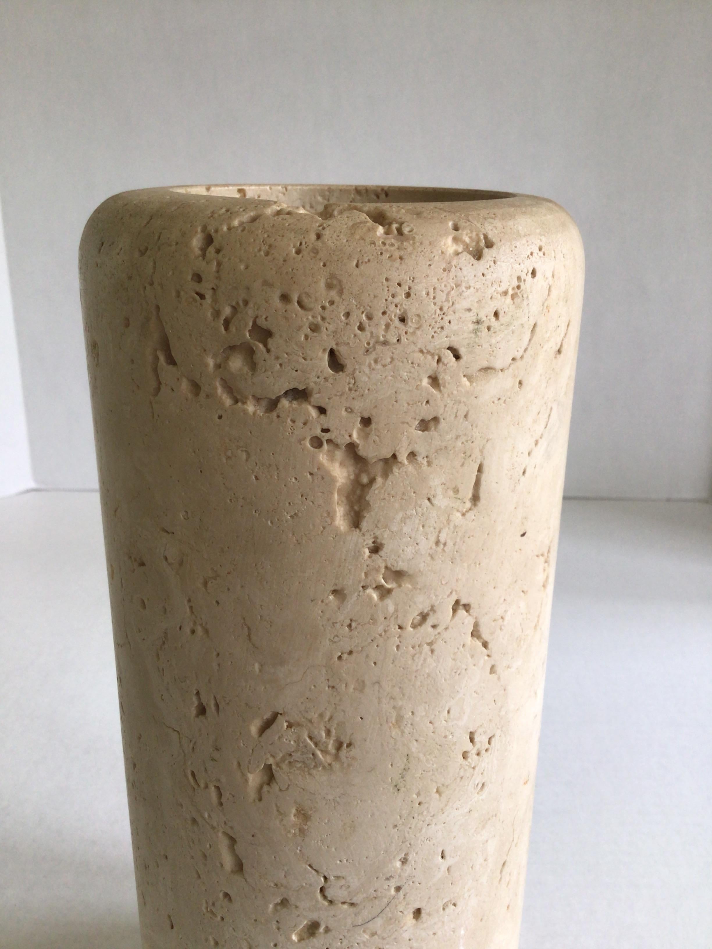Mid-Century moderno Vaso in pietra di travertino Raymor del 1960 in vendita