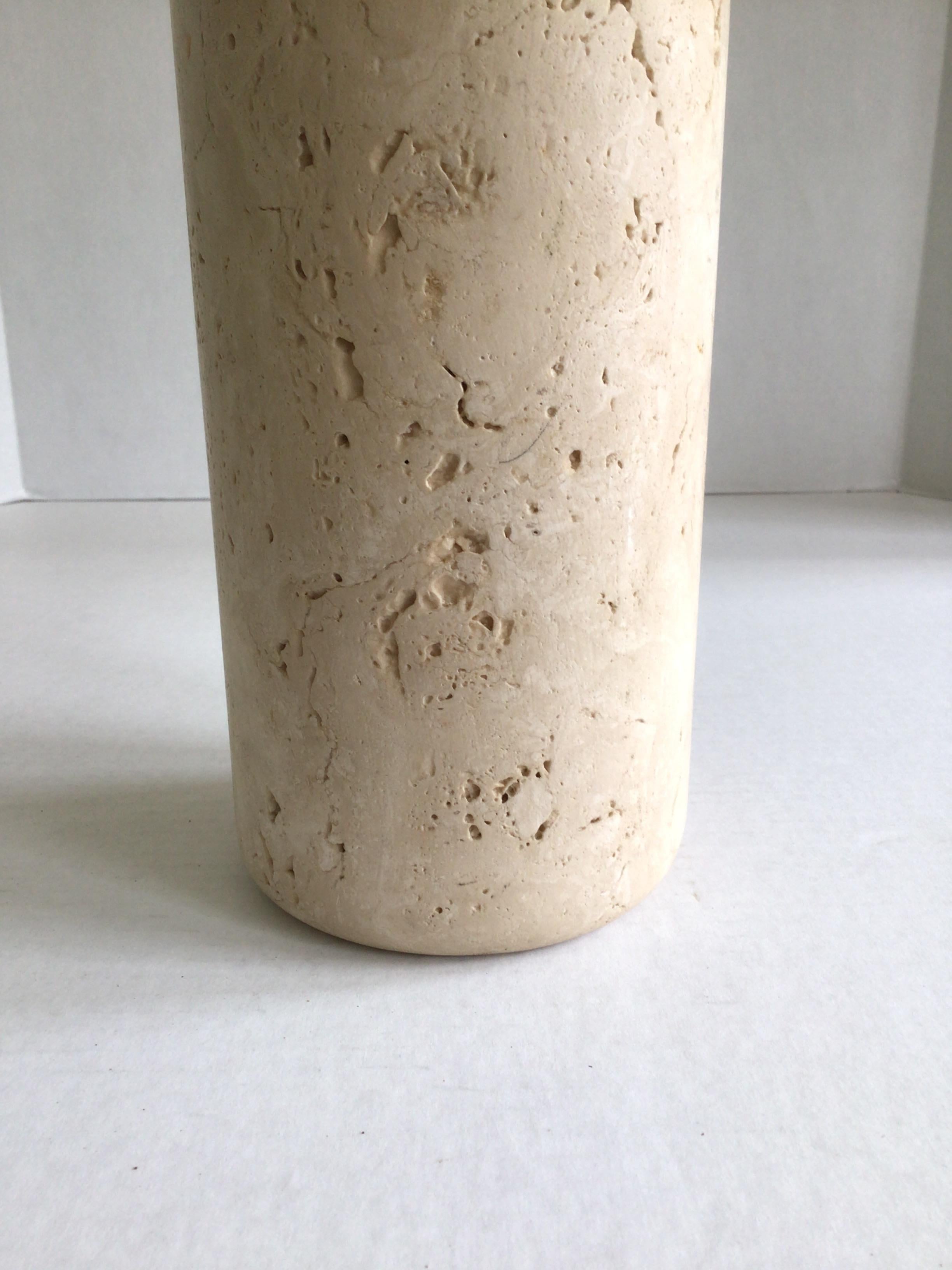 Italiano Vaso in pietra di travertino Raymor del 1960 in vendita