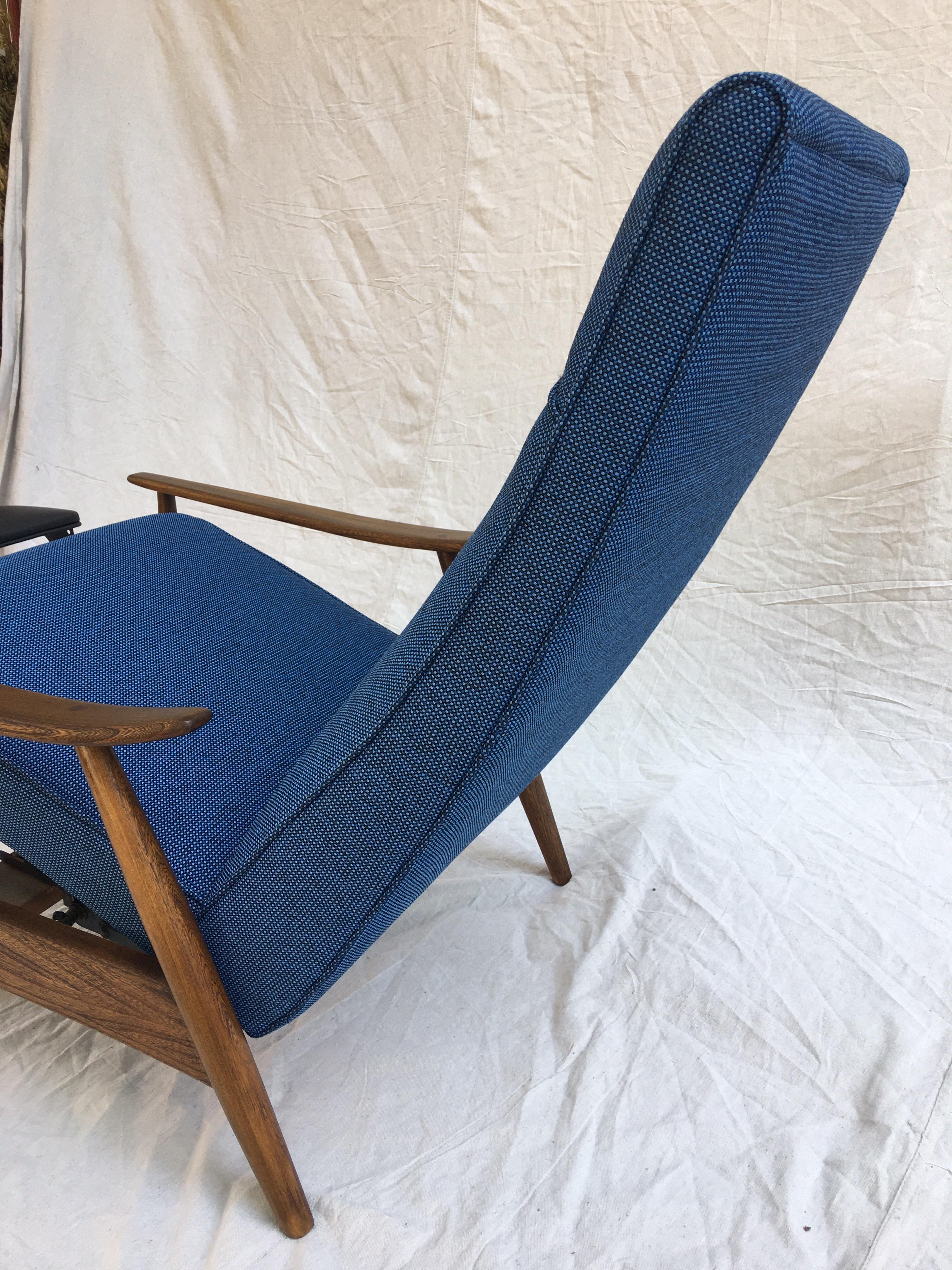 Mid-Century Modern 1960s Recliner in the style of Milo Baughman