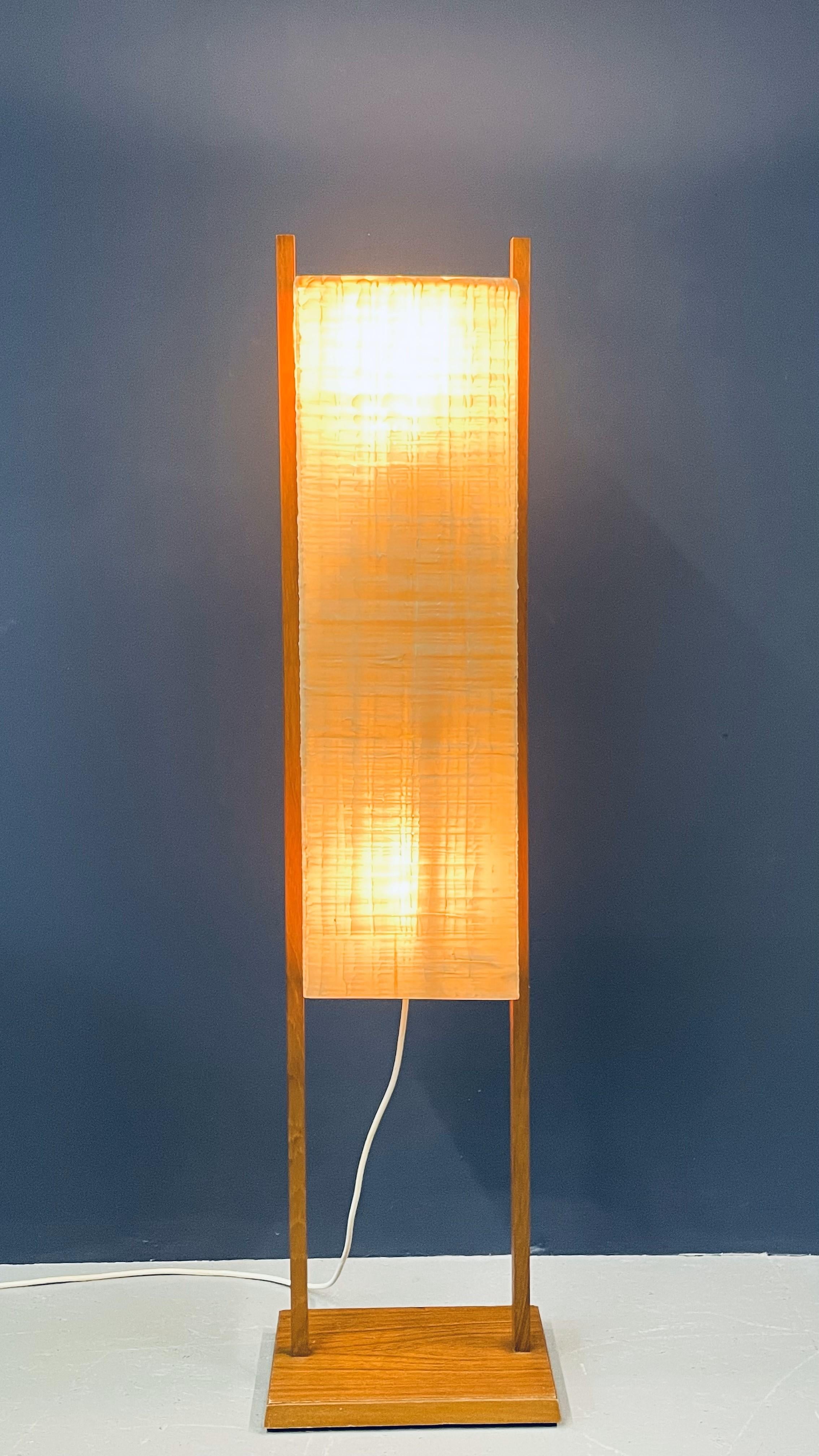 Rectangular floor lamp made of wood and resin