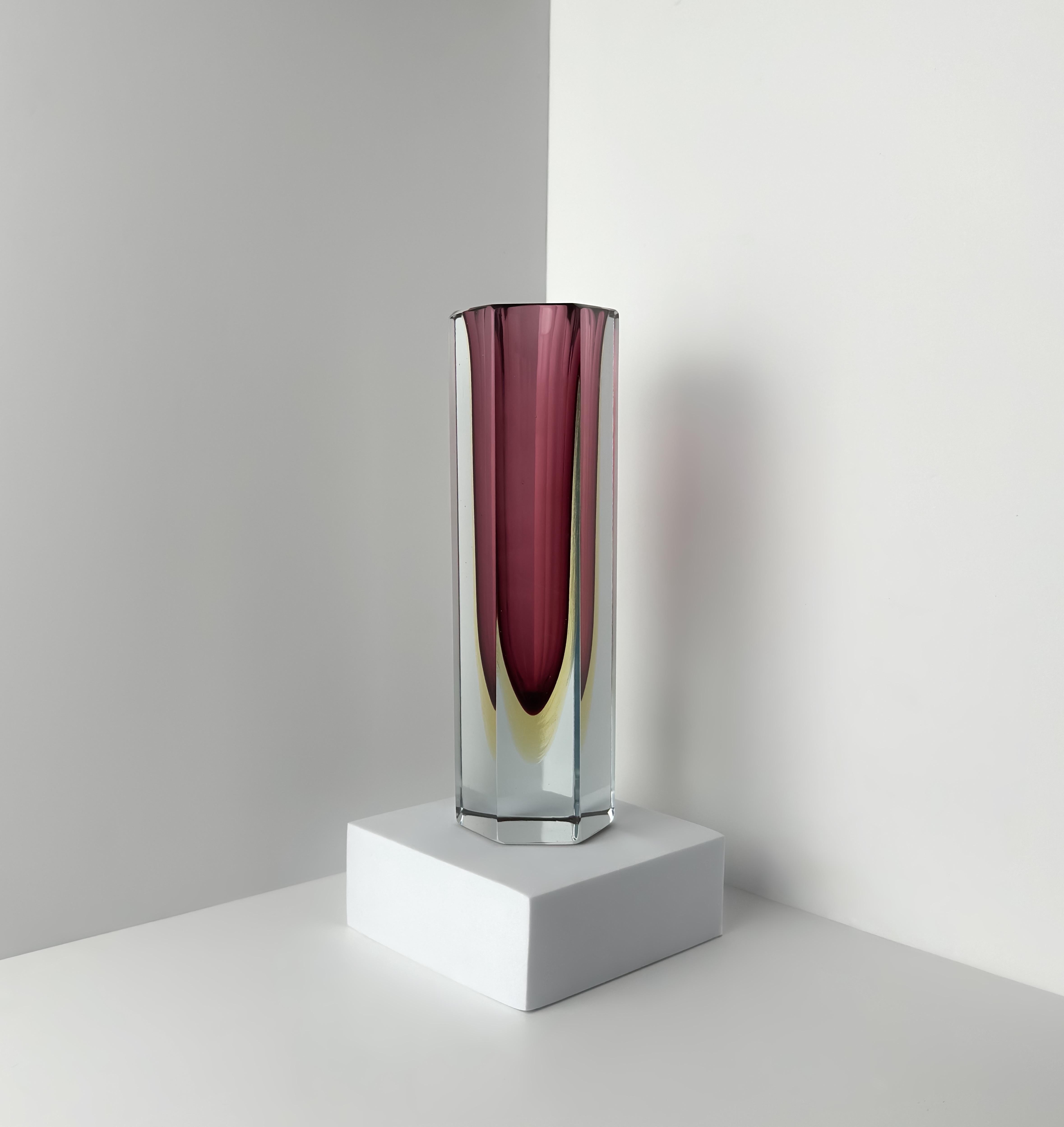 Murano Glass Sommerso Vase mit Facetten, Mandruzzato um 1960 (Poliert) im Angebot
