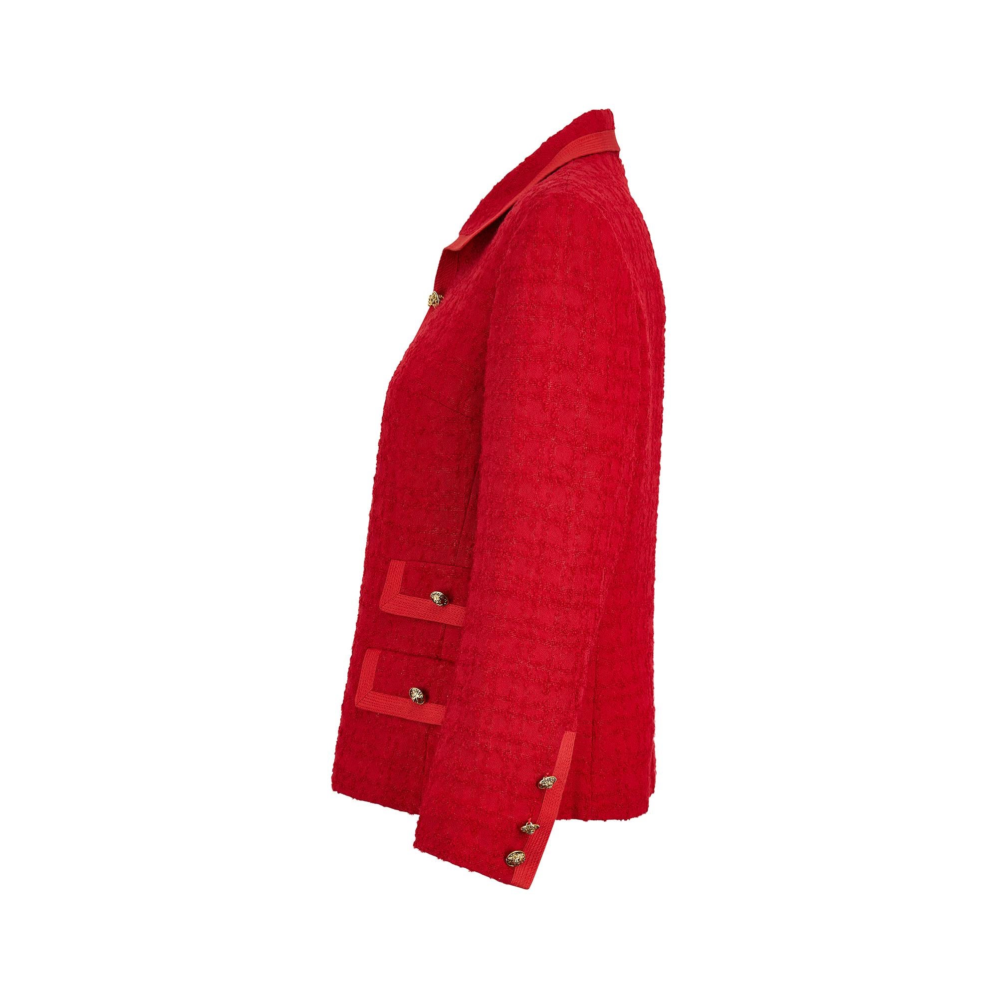 1960s Red Boucle Wool Tweed and Lion Button Jacket In Excellent Condition For Sale In London, GB