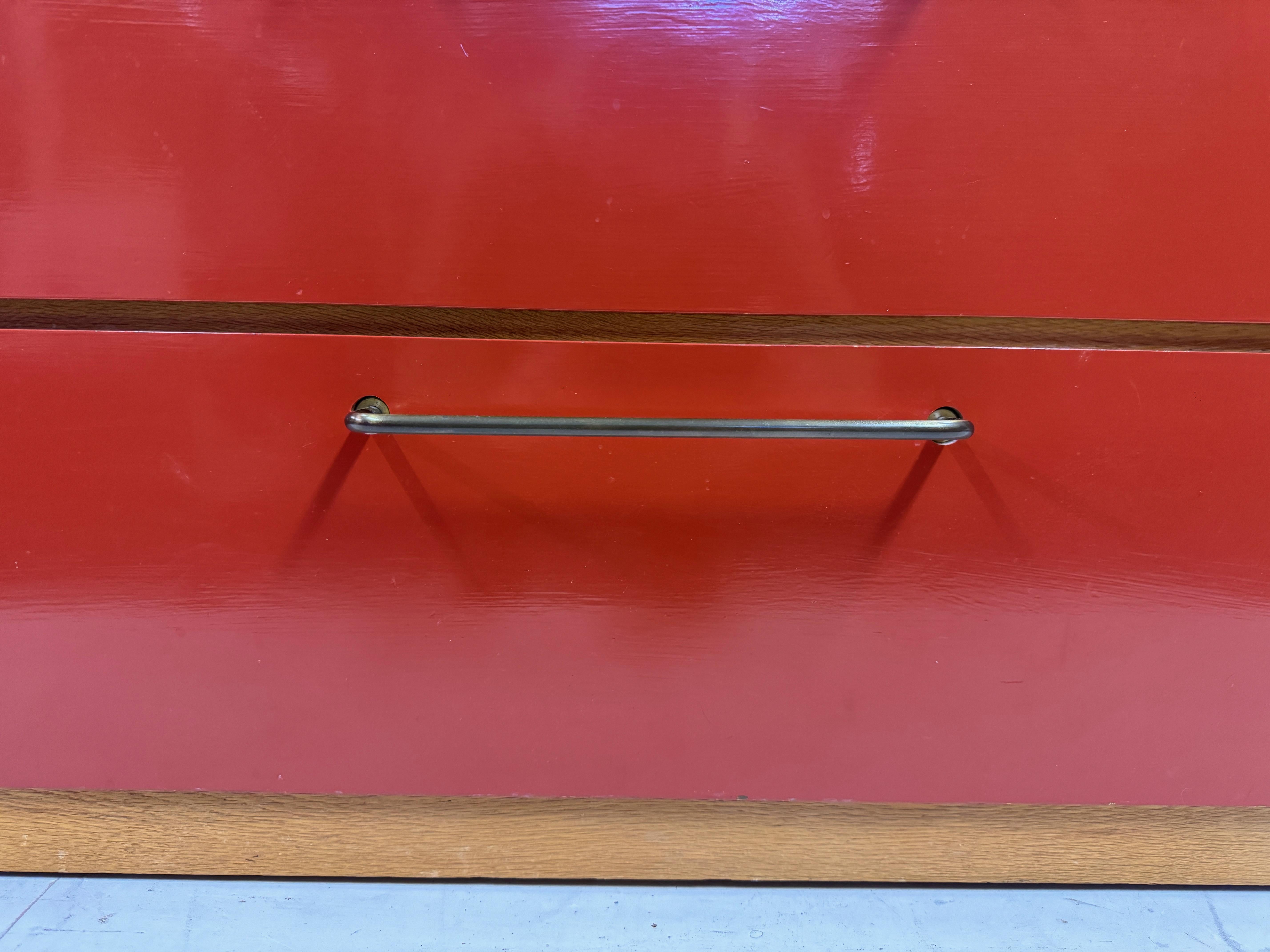 Cassettiera rossa degli anni '60 con cassettiera estraibile di Heal's in vendita 1