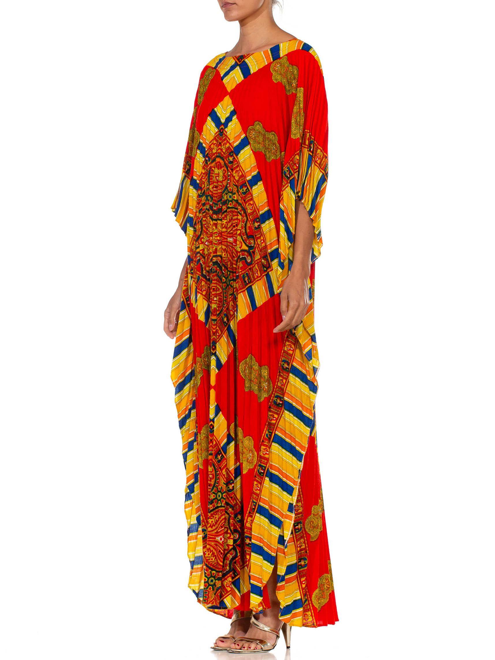 Roter und goldener Poly/Baumwoll-Kaftan mit plissiertem Paisley-Druck aus den 1960er Jahren 4