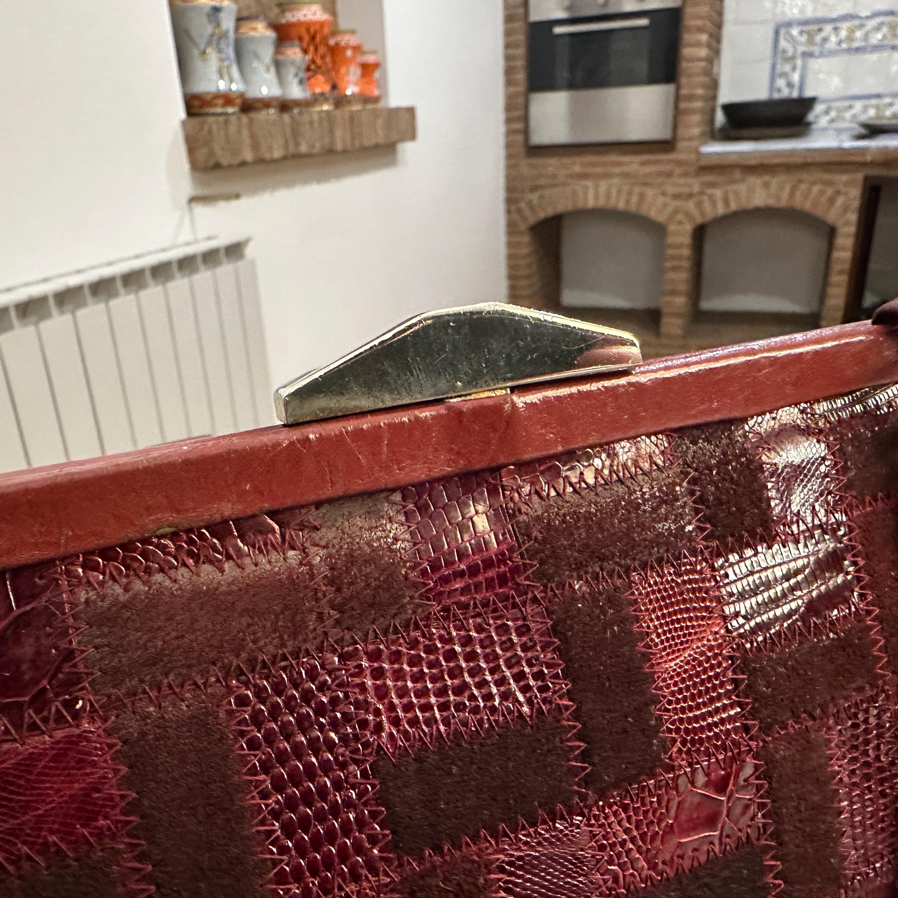 1960s Red Leather and Brass Shoulder-Bag by Niki Milano For Sale 4
