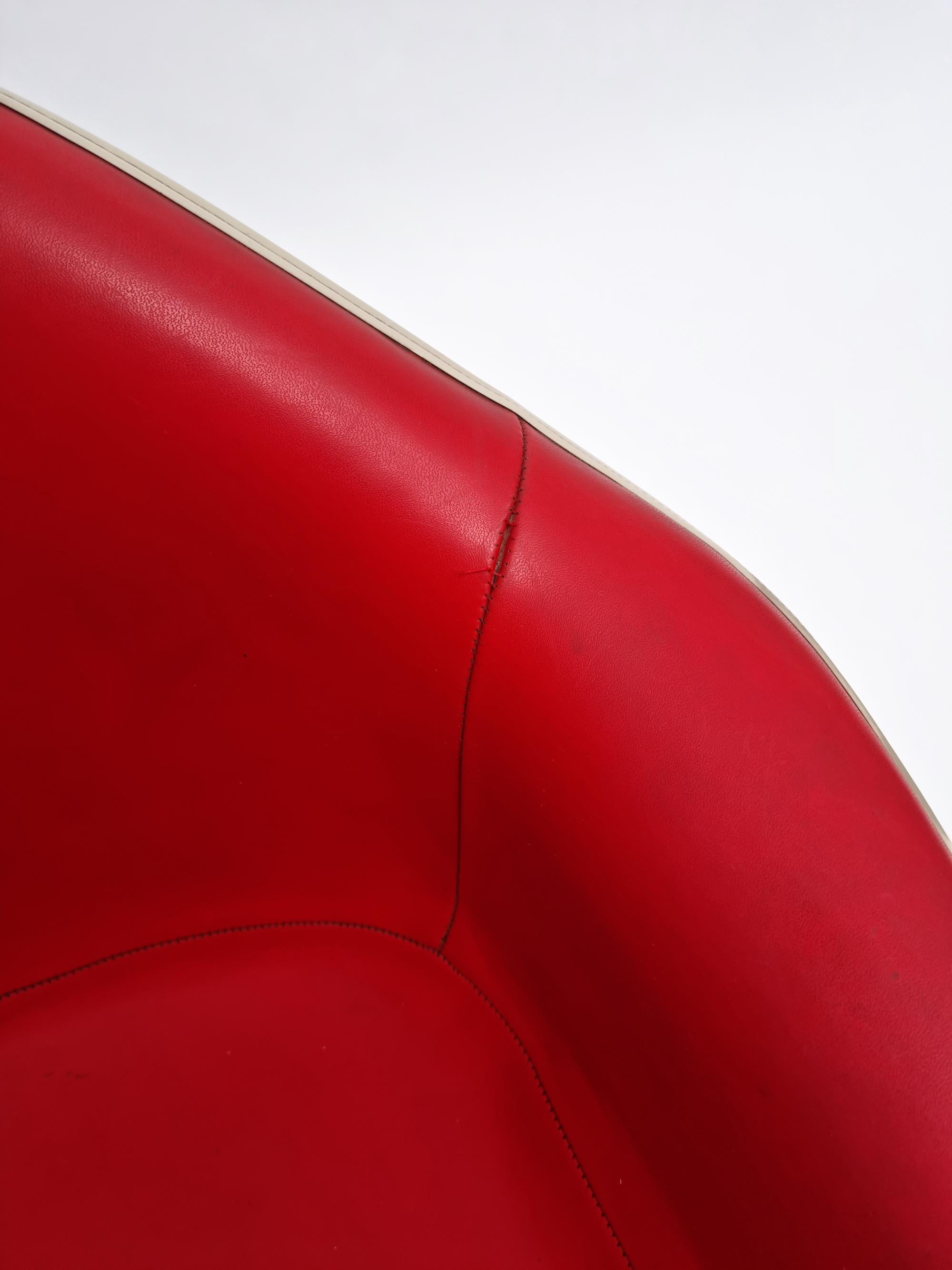 Poltrona 'Dax' in pelle rossa degli anni '60 di Charles and Ray Eames in vendita 3