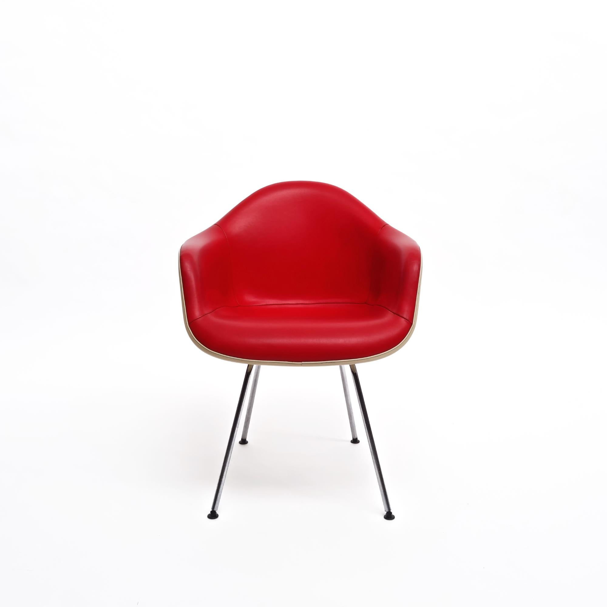 Poltrona 'Dax' in pelle rossa degli anni '60 di Charles and Ray Eames in vendita 2