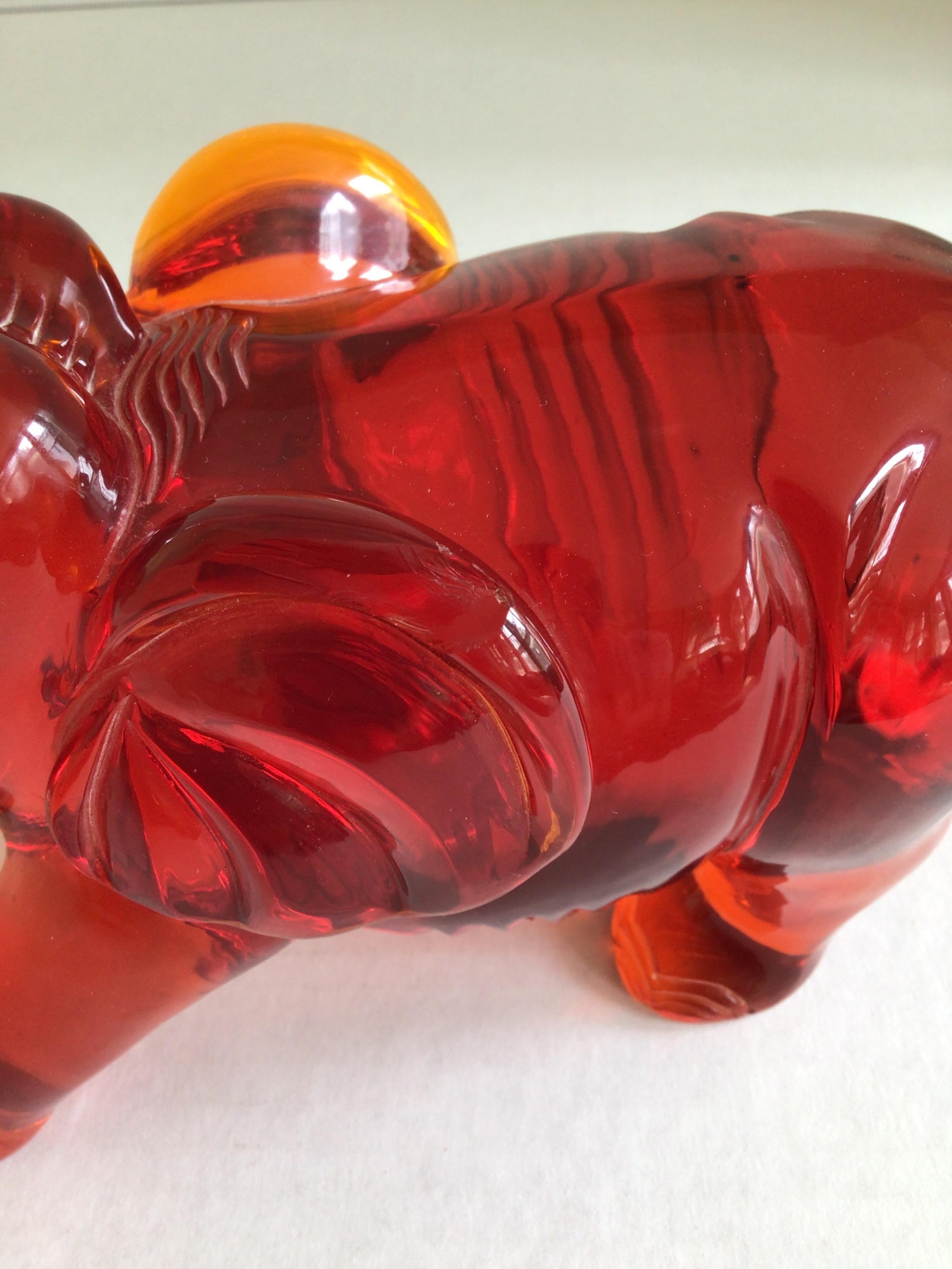 1960er Jahre Roter Lucite-Elefant im Angebot 5