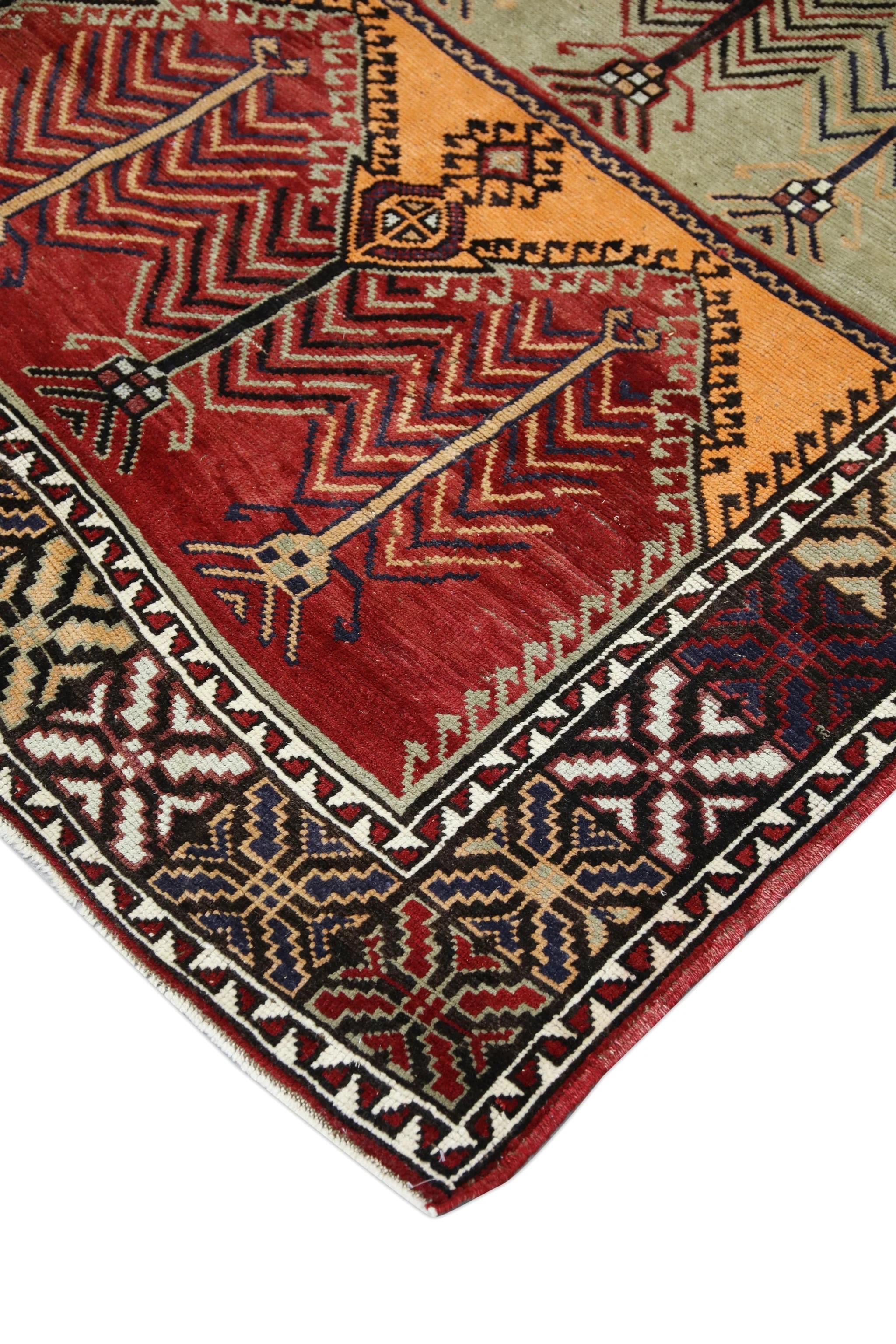 Tribal Tapis de couloir turc Oushak multicolore rouge des années 1960 5'7