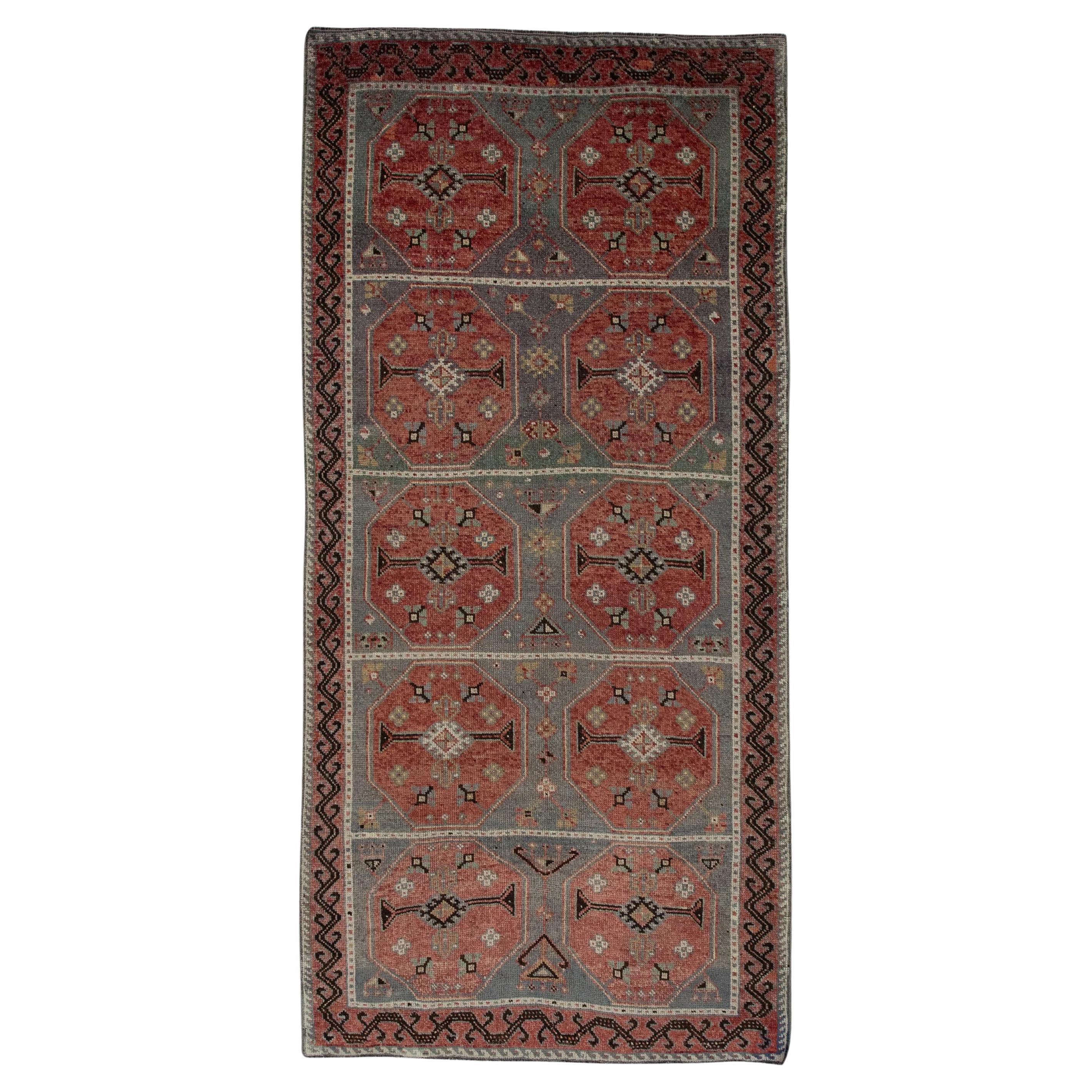 1960er Jahre Rot Multicolor Vintage Türkischer Teppich 4'1" x 8'