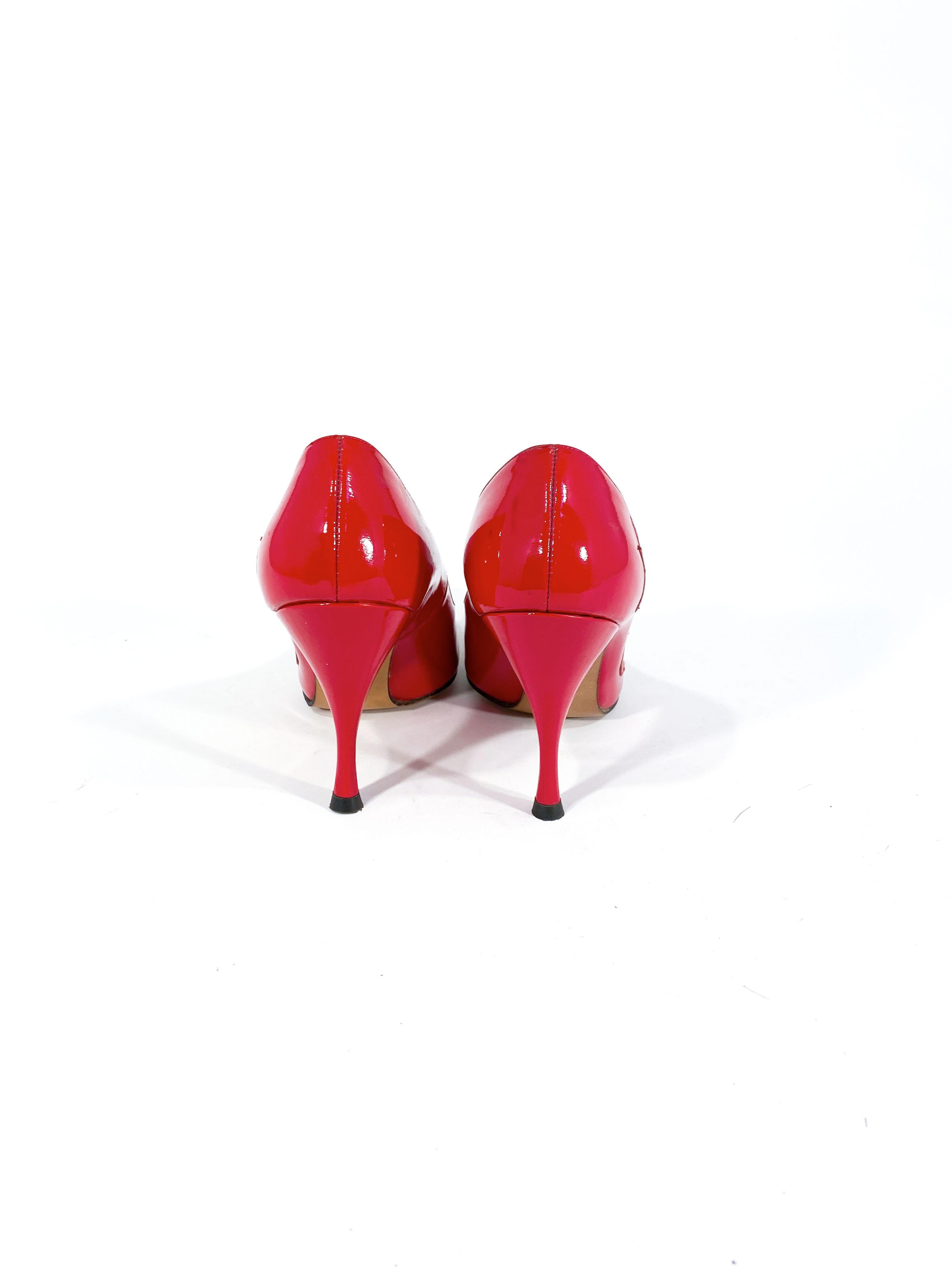 1960er Jahre Rote Lackleder Stiletto Heels im Angebot 1