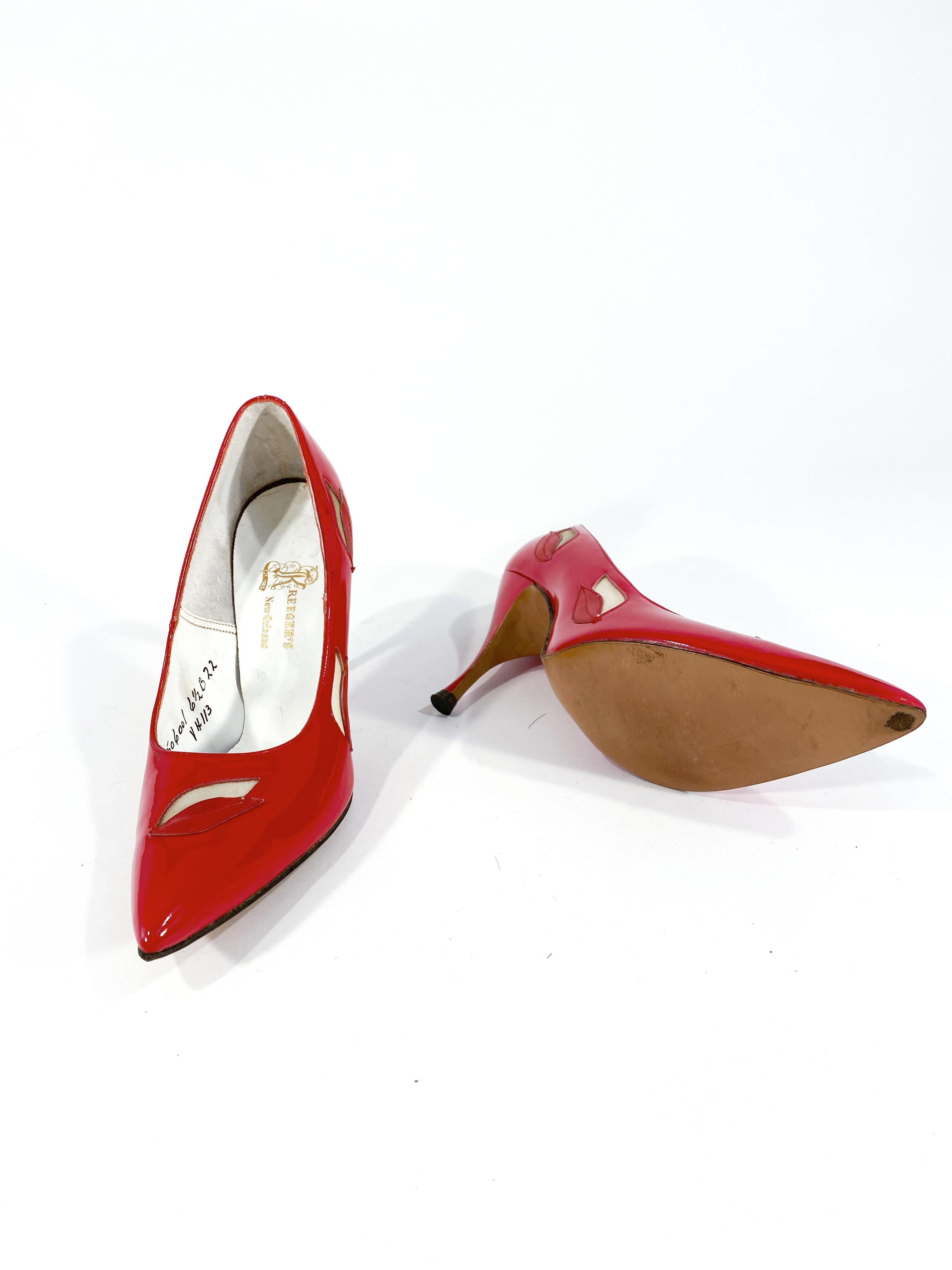 1960er Jahre Rote Lackleder Stiletto Heels im Angebot 3