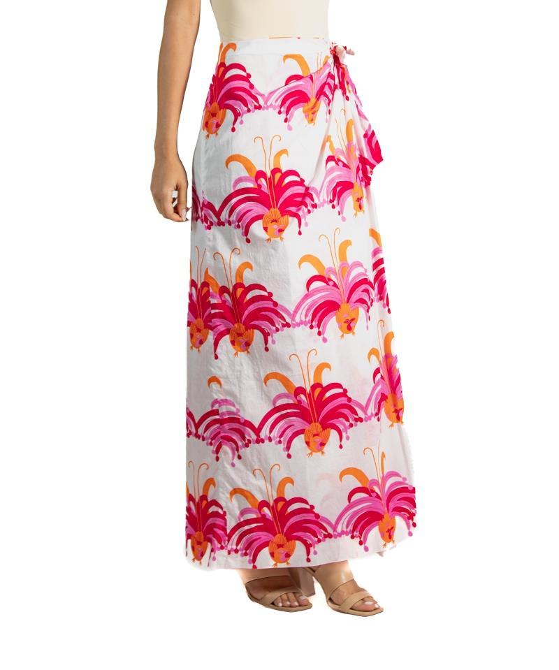 1960S Red & Pink  Cotton Tropical Peacock Print Wrap Skirt In Excellent Condition For Sale In New York, NY