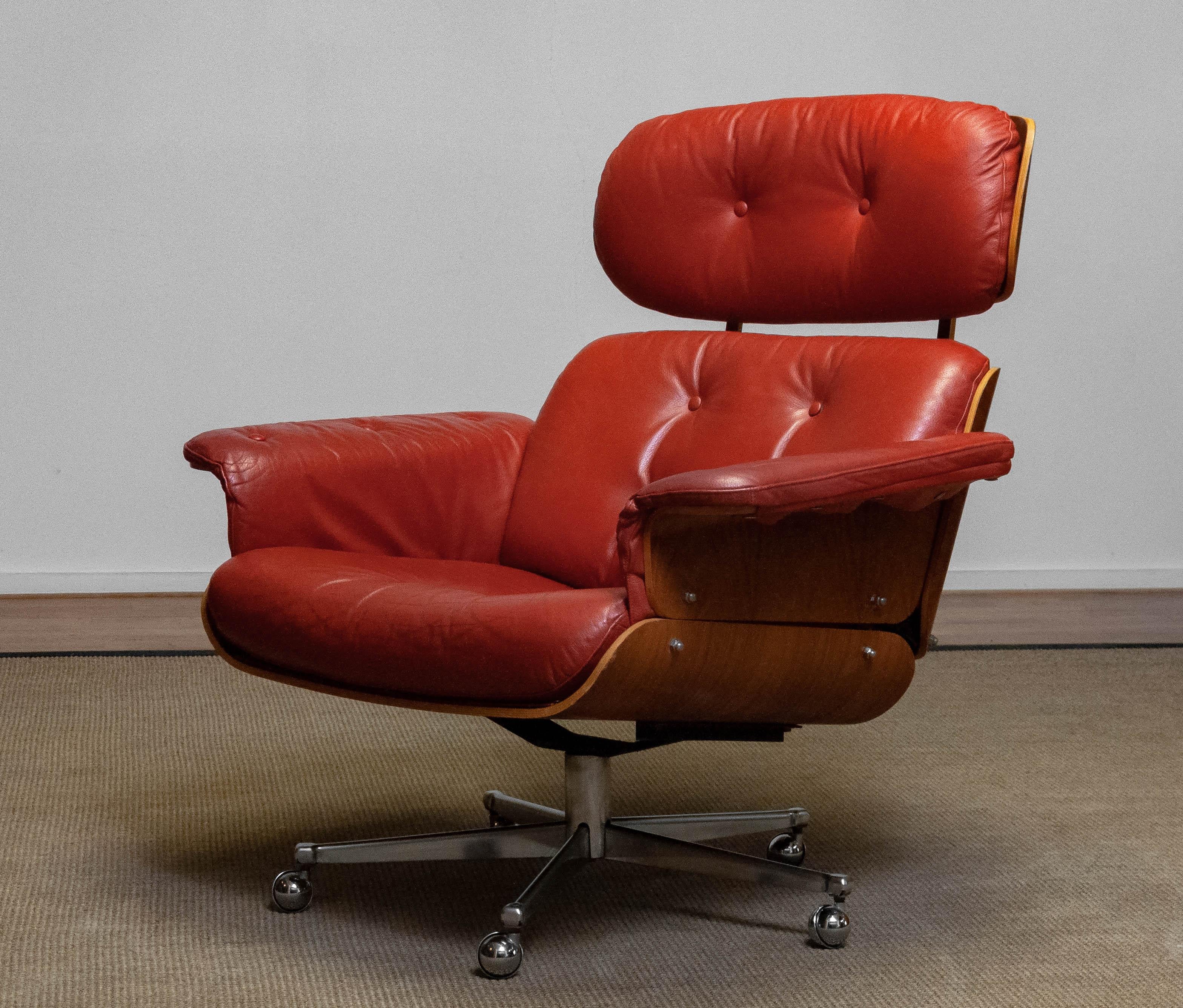 Leather 1960s Red Reclinable Swivel Chair by Martin Stoll Giroflex with Walnut Shells  For Sale