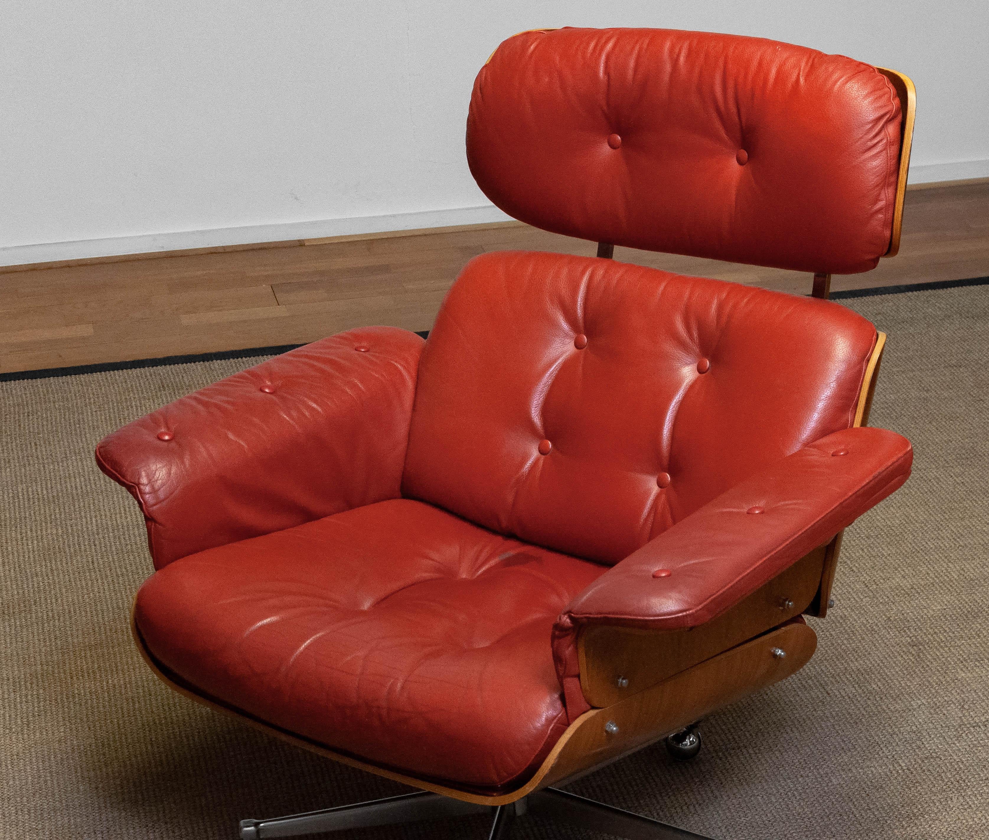 1960s Red Reclinable Swivel Chair by Martin Stoll Giroflex with Walnut Shells  For Sale 1