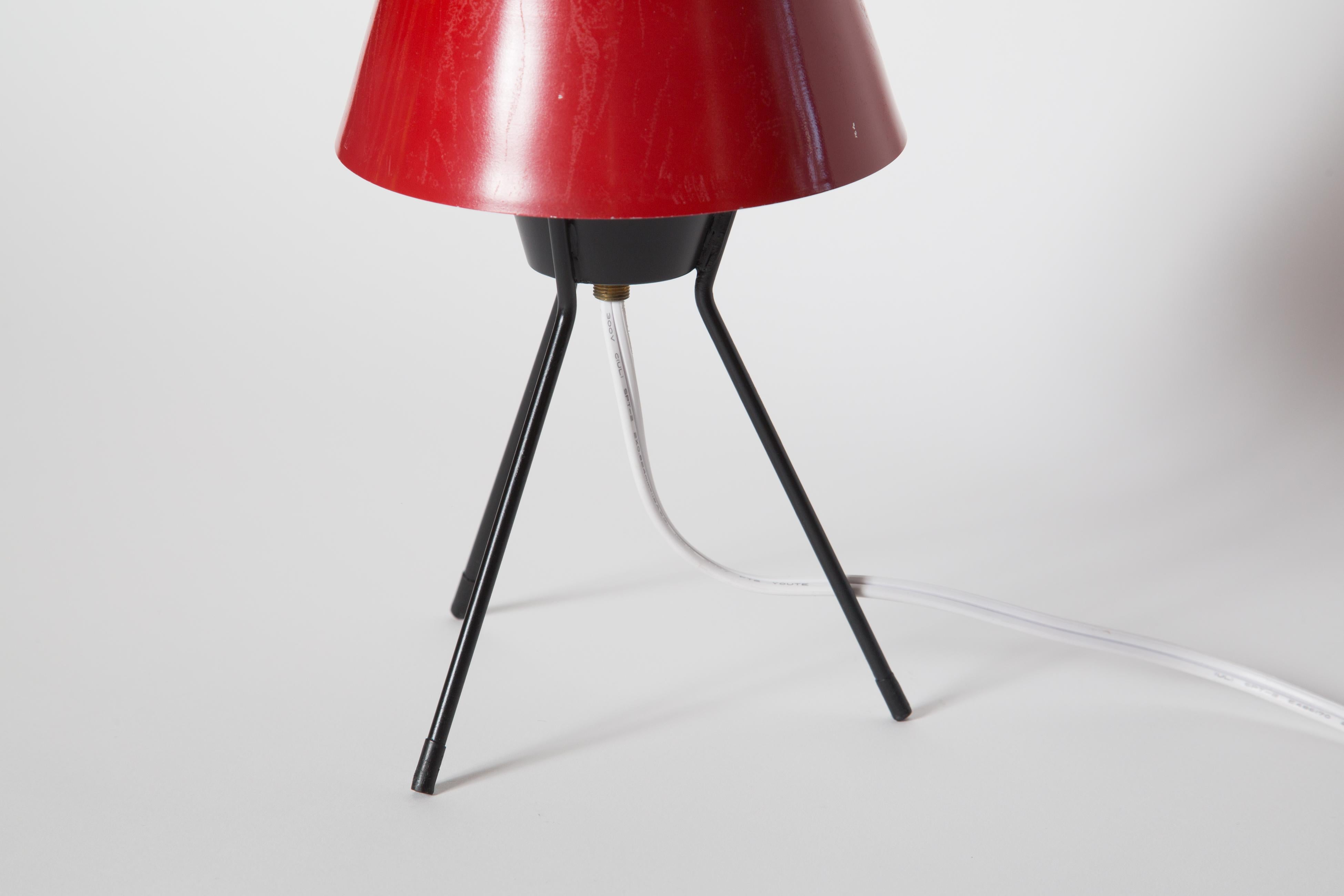 1960s Red 'Vice Versa' Tripod Table Lamp Attributed to Stilux Milano For Sale 3