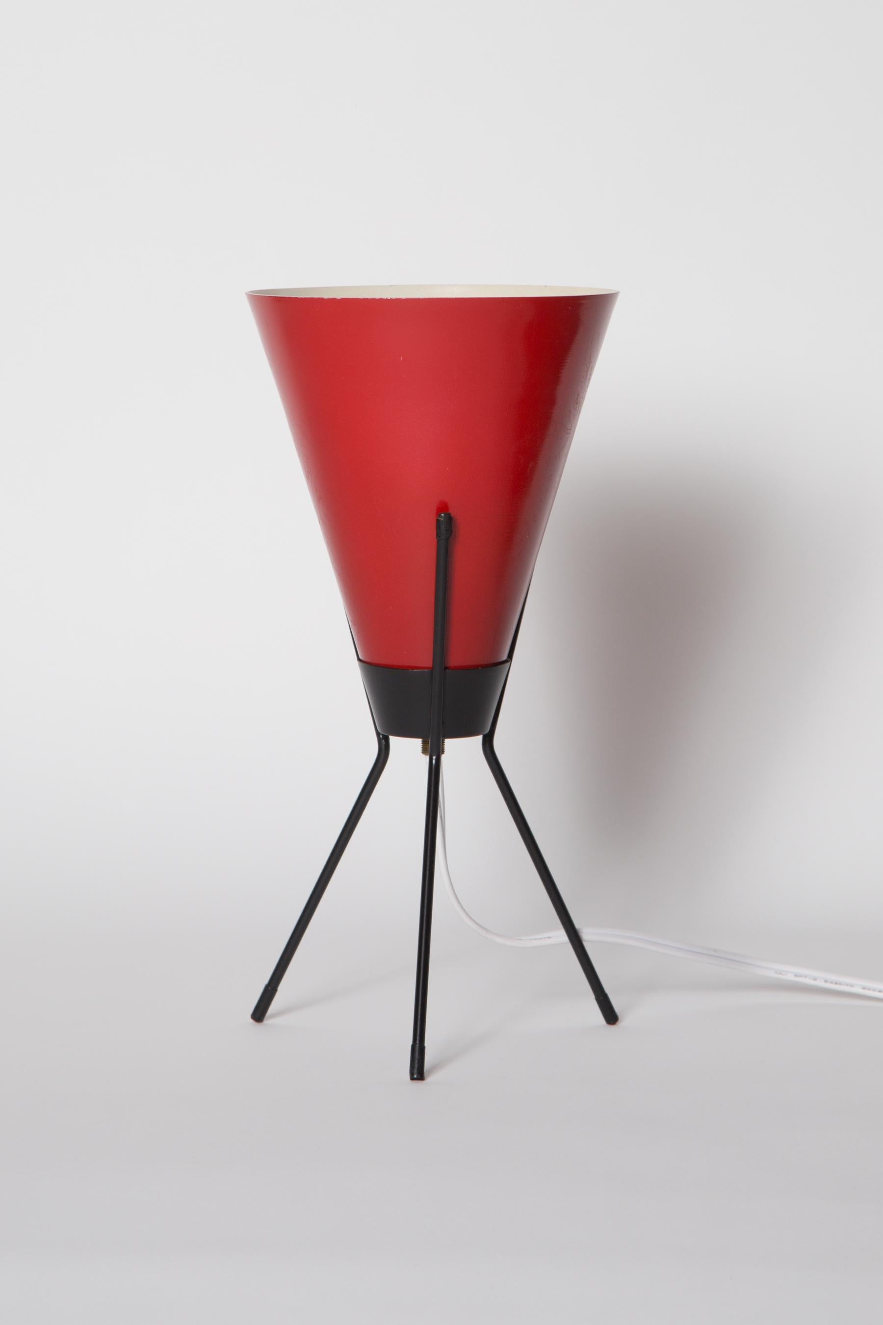1960s Red 'Vice Versa' Tripod Table Lamp Attributed to Stilux Milano For Sale 4