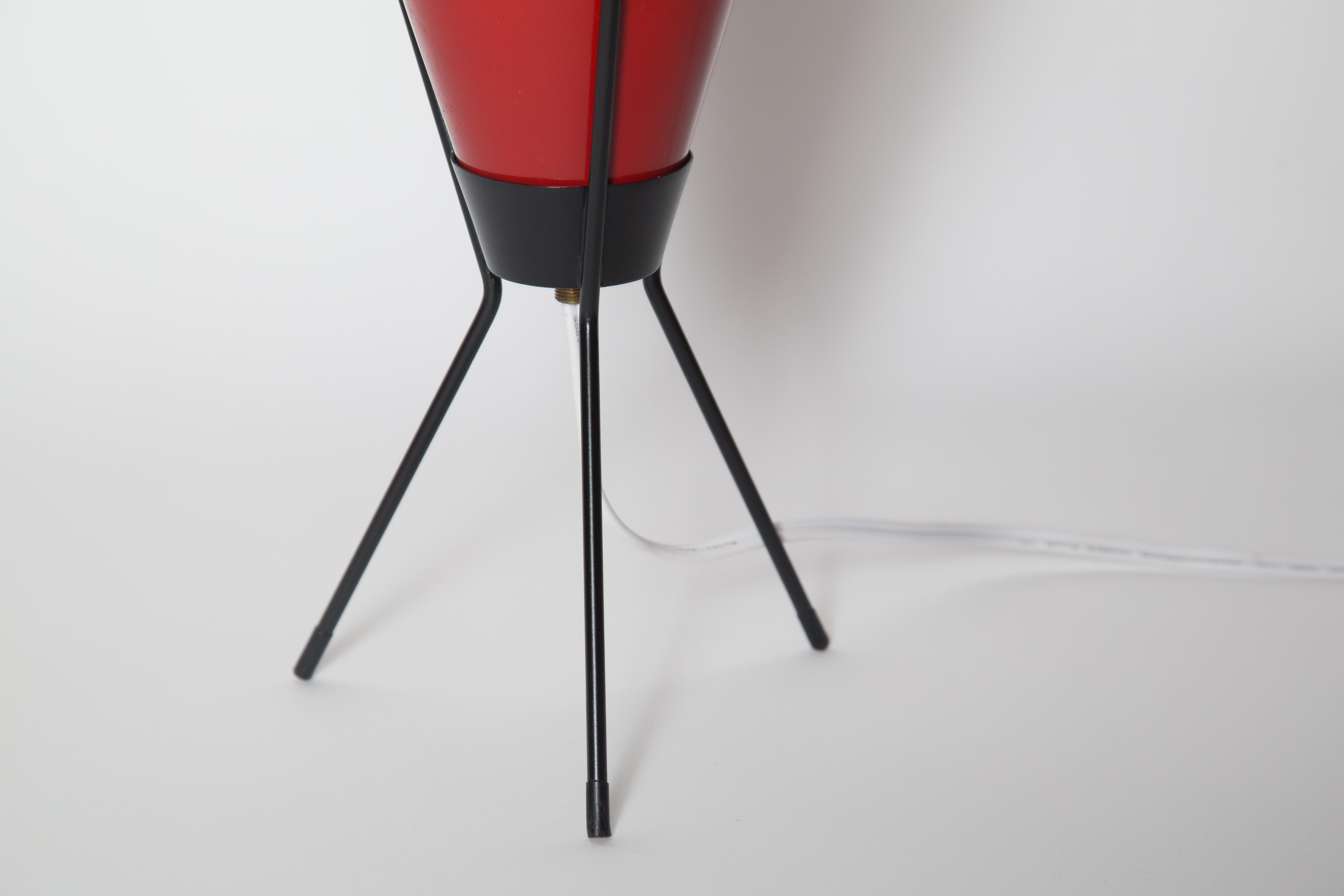 1960s Red 'Vice Versa' Tripod Table Lamp Attributed to Stilux Milano For Sale 6