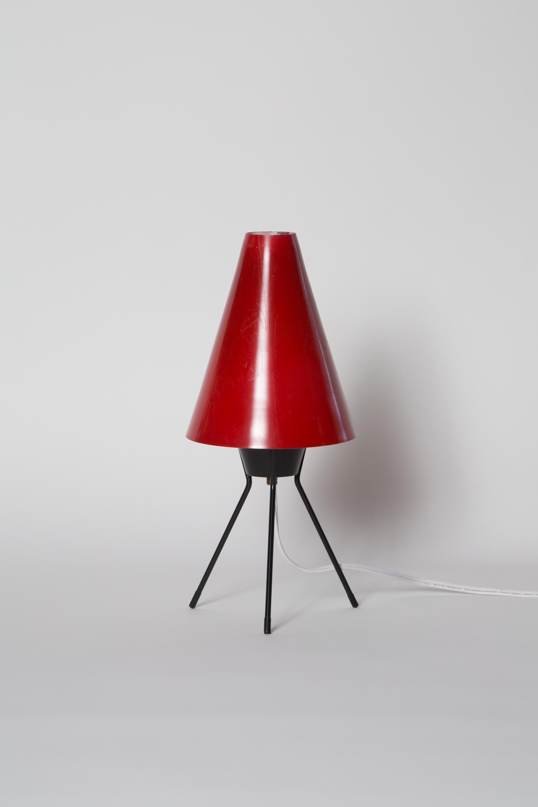 1960s Red 'Vice Versa' Tripod Table Lamp Attributed to Stilux Milano For Sale 1