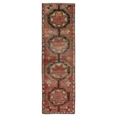 Tapis de couloir turc rouge vintage des années 1960, 3'3" x 10'11"