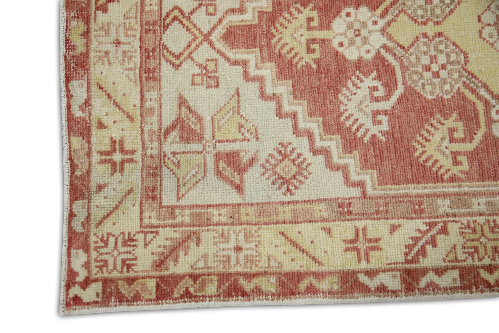1960er Jahre Rot & Gelb Vintage Türkischer Teppich 2'7