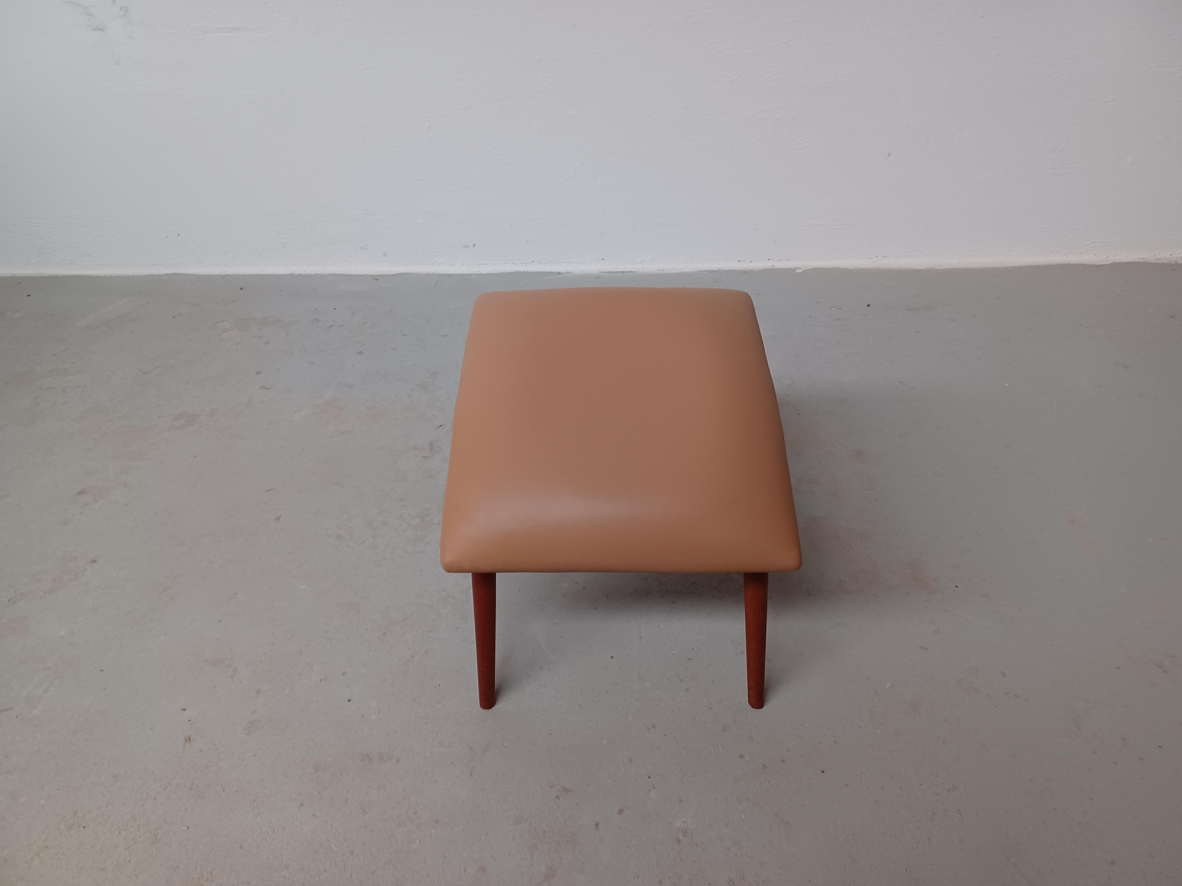 1960's Restored and Refinished Danish Footstool with Leather Upholtery For Sale 3
