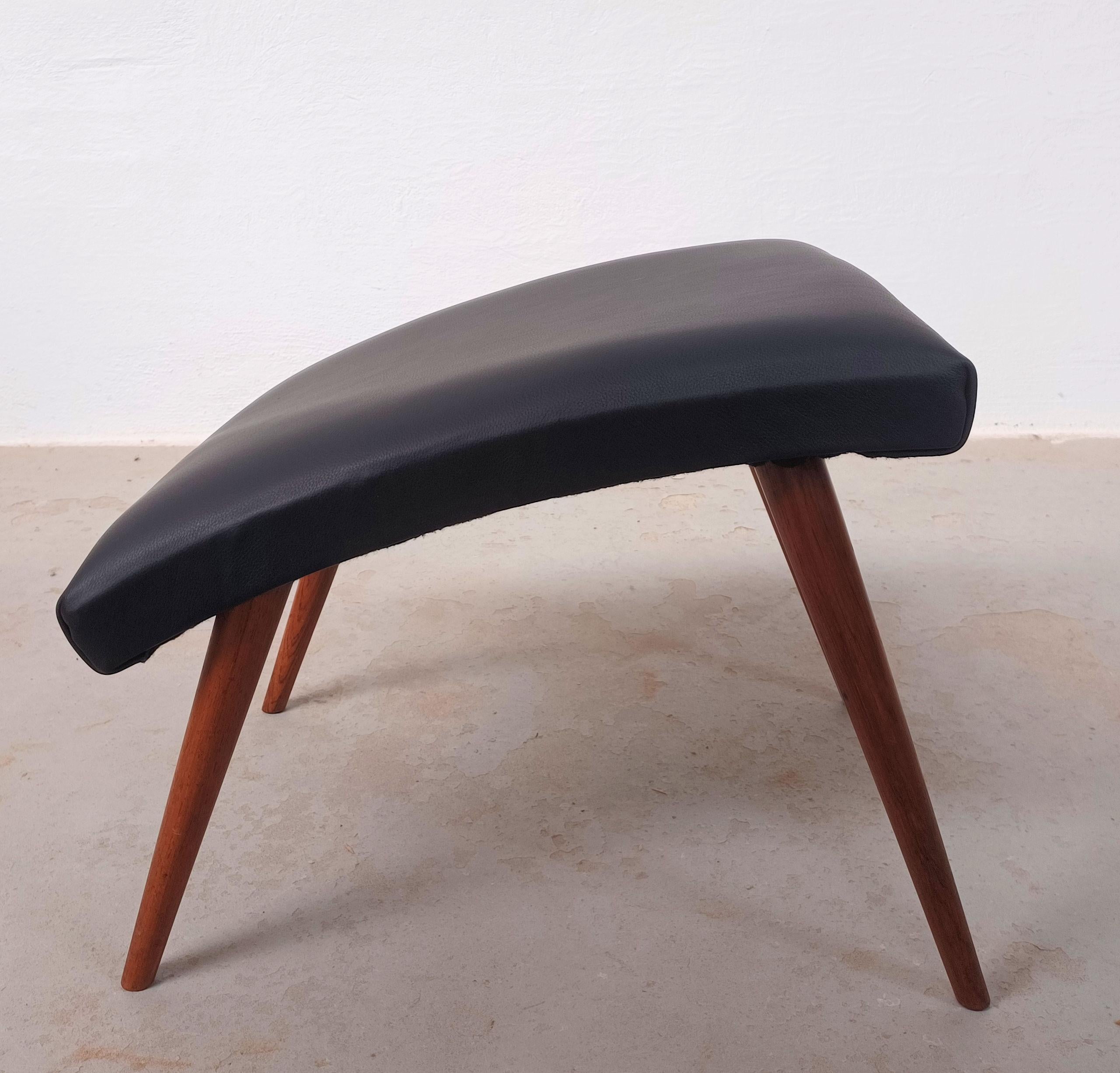 1960's, Refinado Escabel de Roble Danés con Tapicería de Cuero en venta 1