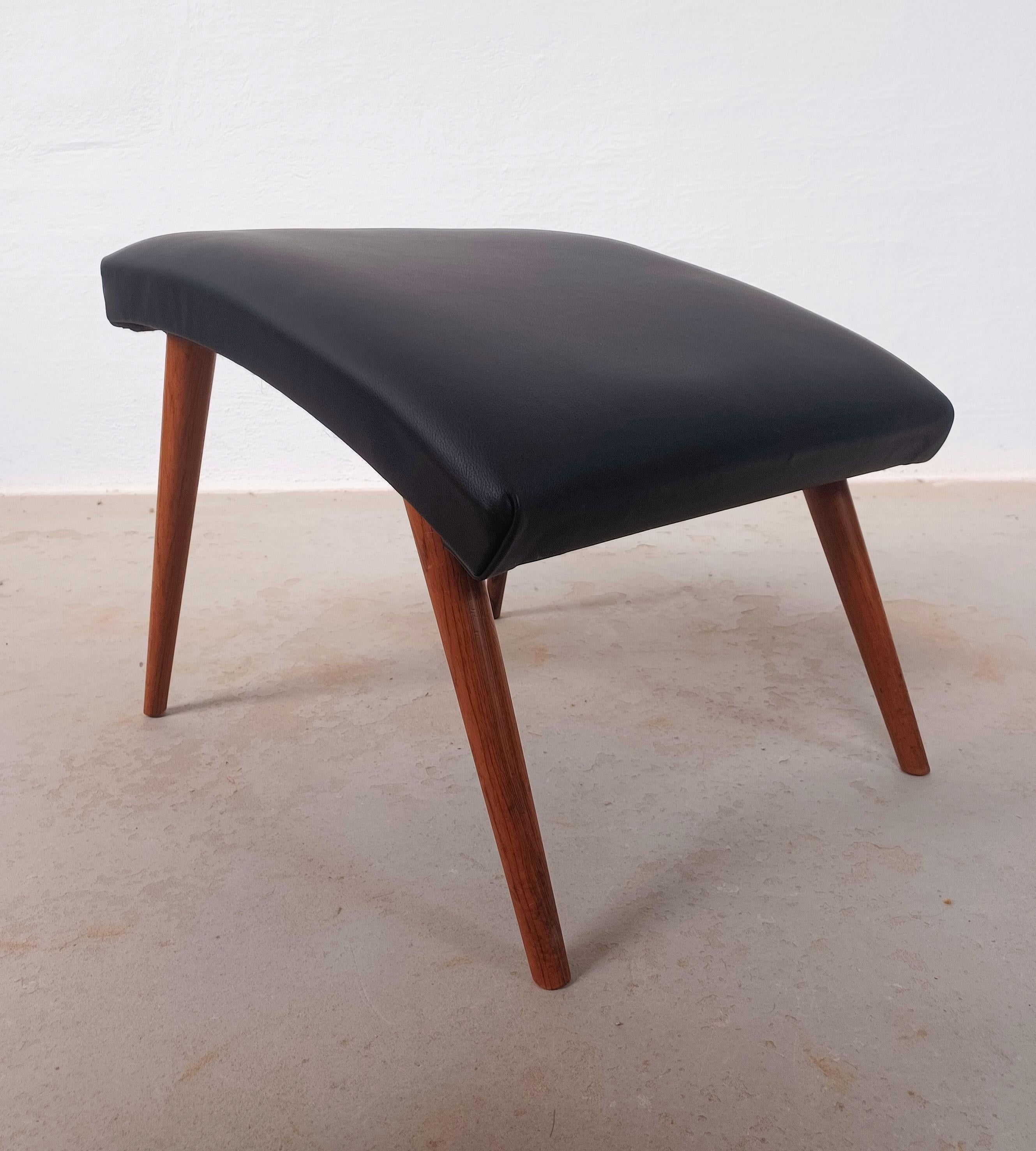 1960's, Refinado Escabel de Roble Danés con Tapicería de Cuero en venta 4