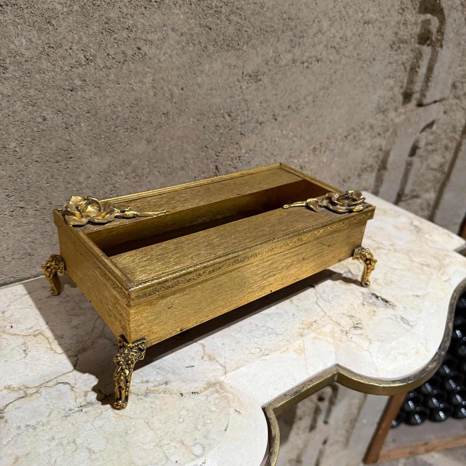 Portafazzoletti in ottone per vanità in oro del 1960 In condizioni buone in vendita a Chula Vista, CA