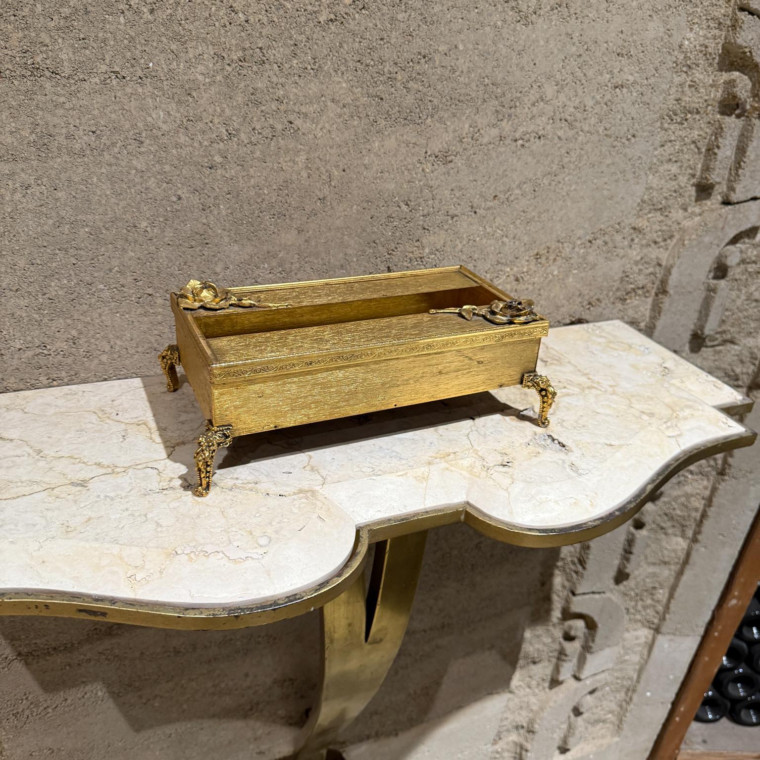 XX secolo Portafazzoletti in ottone per vanità in oro del 1960 in vendita
