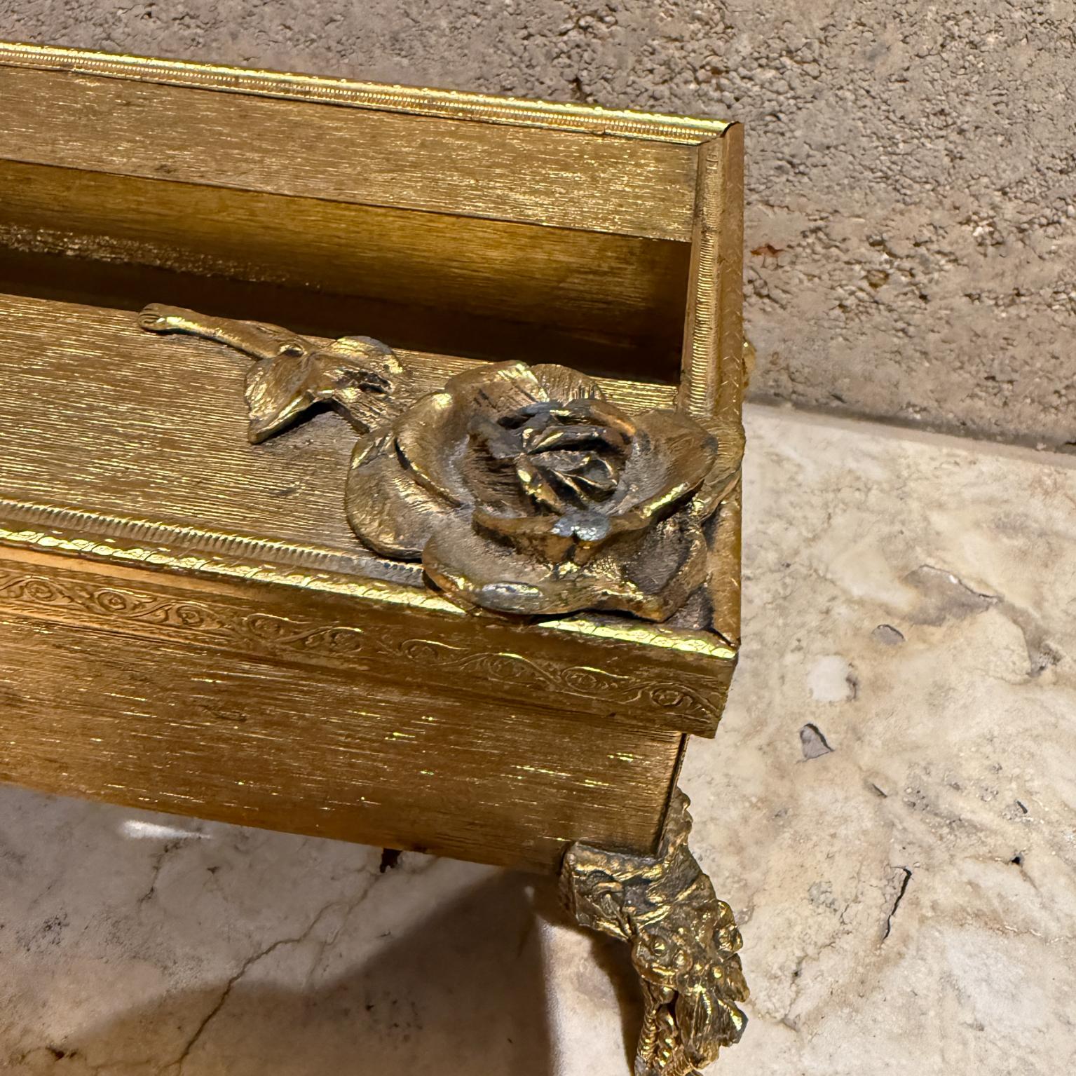 Portafazzoletti in ottone per vanità in oro del 1960 in vendita 1