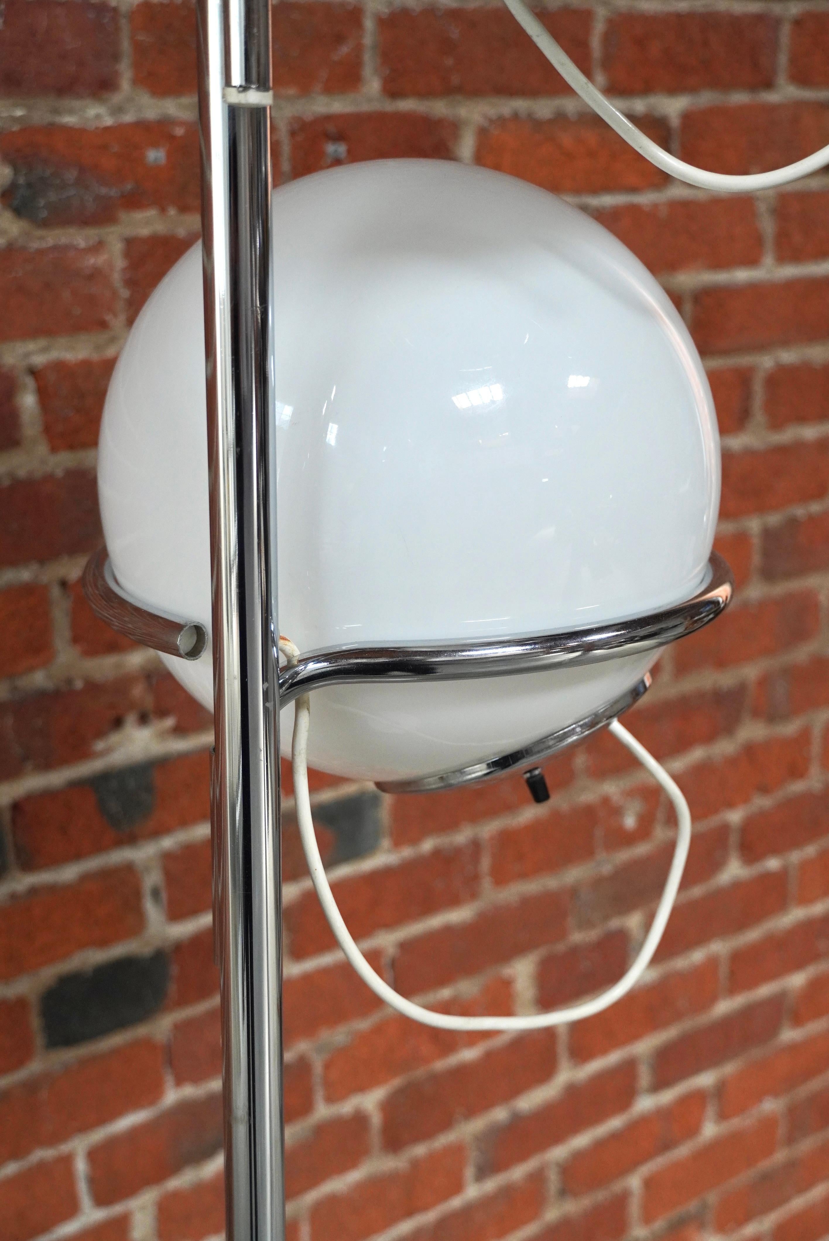 1960 Reggiani Italian Design 2 Globe Floor Lamp in Marble, Glass and Chrome (Lampadaire en marbre, verre et chrome) 2