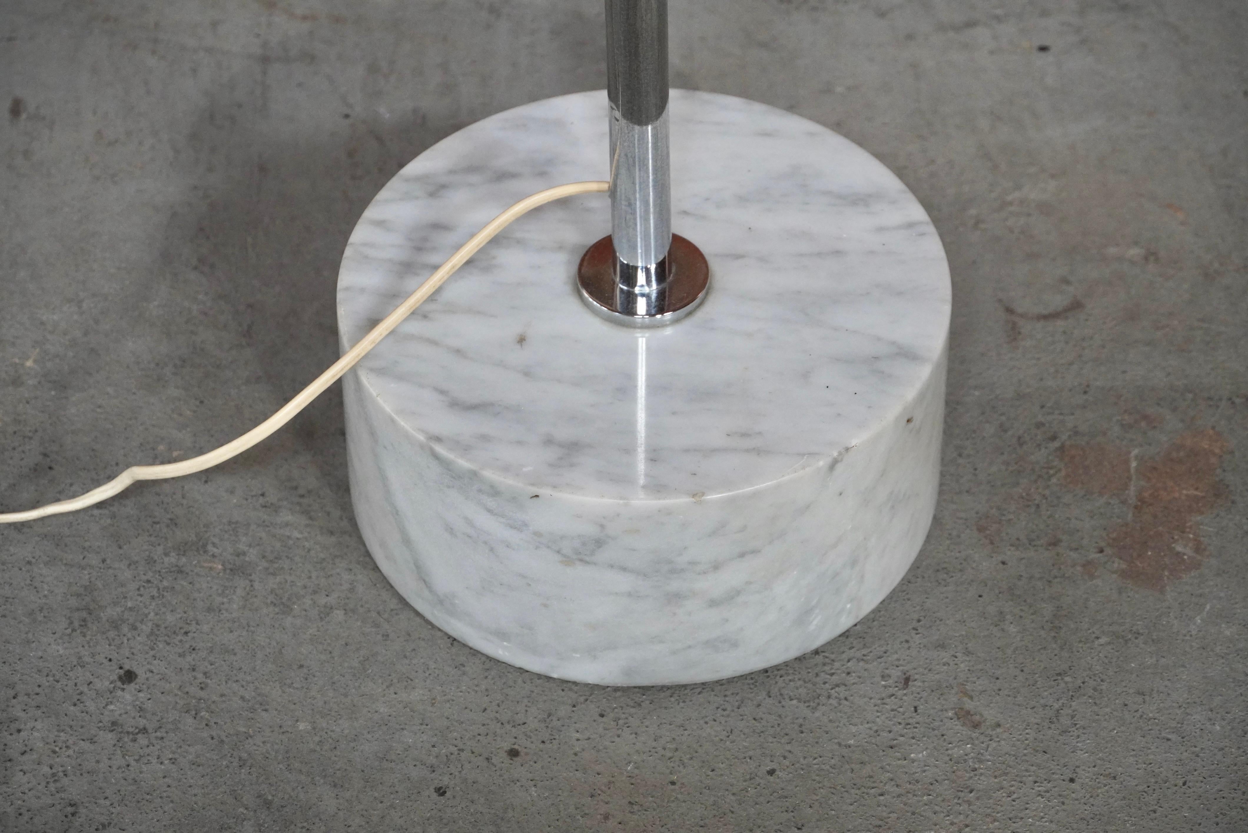 1960 Reggiani Italian Design 2 Globe Floor Lamp in Marble, Glass and Chrome (Lampadaire en marbre, verre et chrome) 5