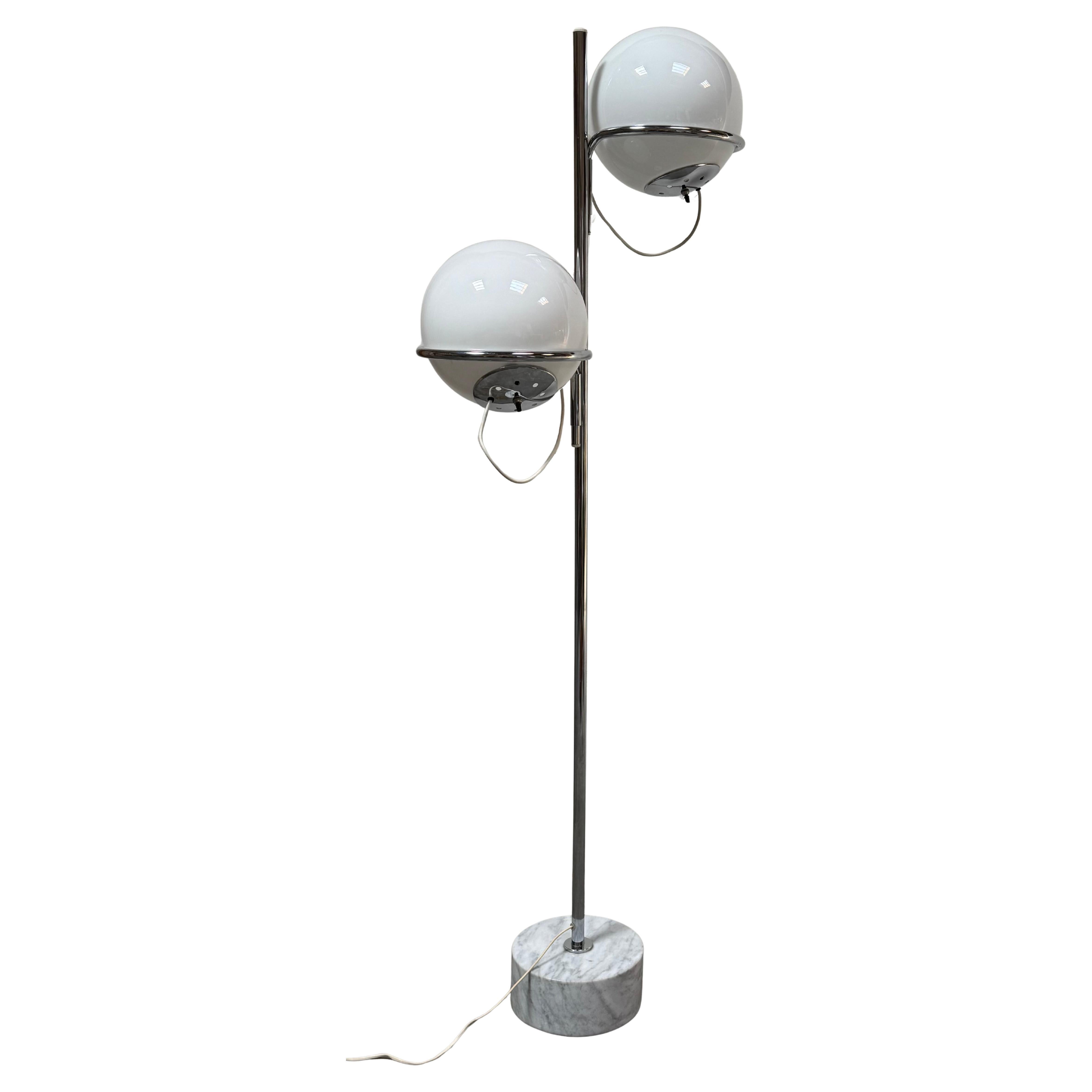 1960 Reggiani Italian Design 2 Globe Floor Lamp in Marble, Glass and Chrome (Lampadaire en marbre, verre et chrome)