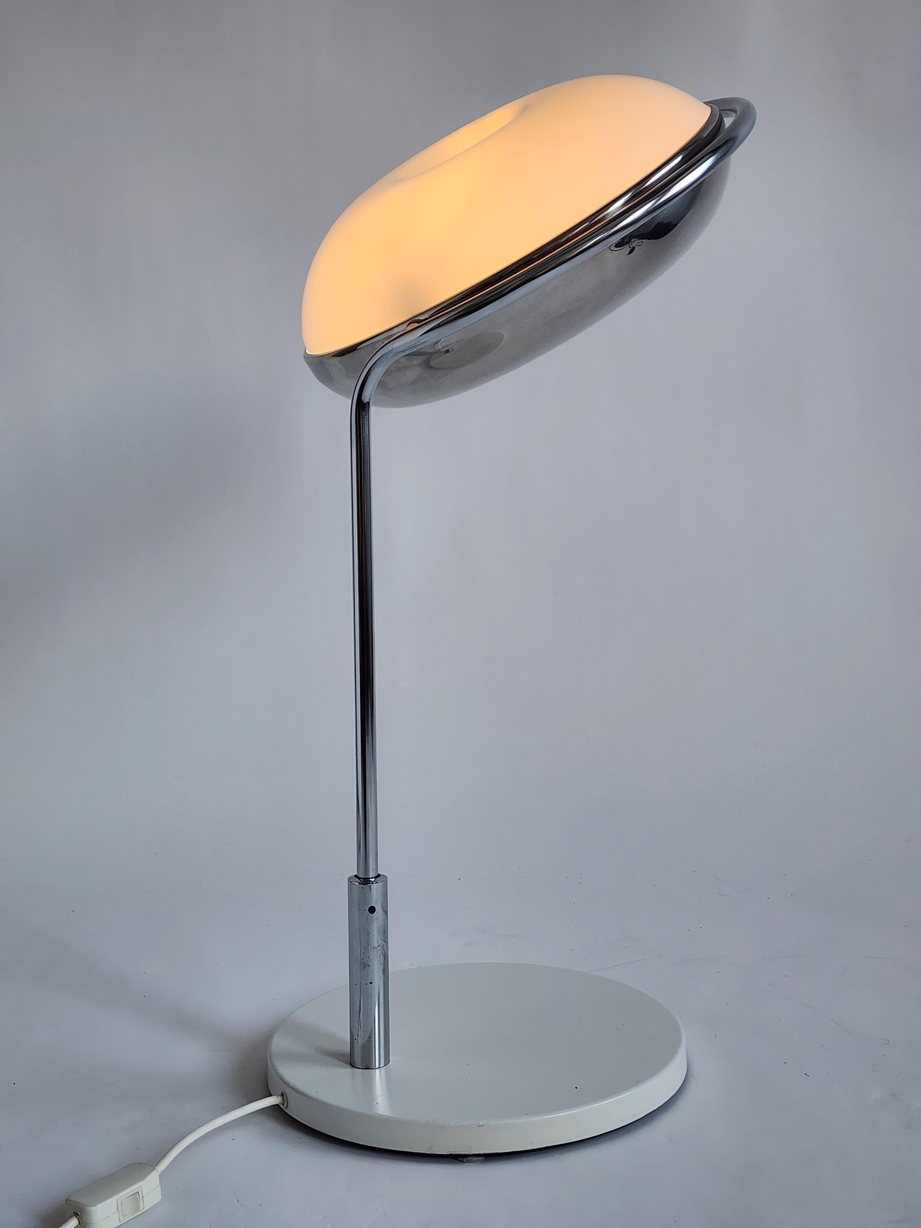 Reggiani Grande lampe de bureau à abat-jour pivotant à 360 degrés des années 1960, Italie en vente 2