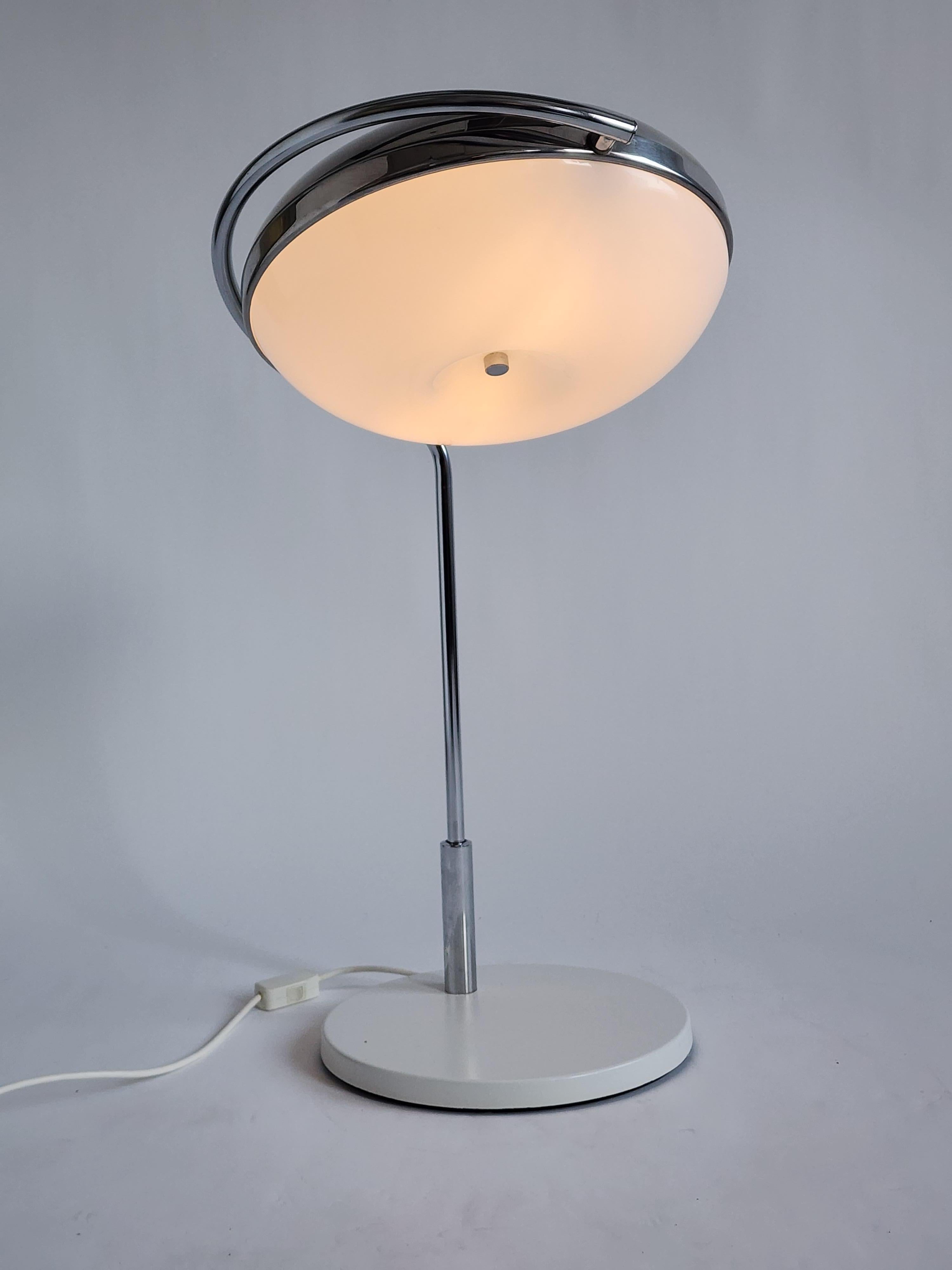 Reggiani Grande lampe de bureau à abat-jour pivotant à 360 degrés des années 1960, Italie en vente 3