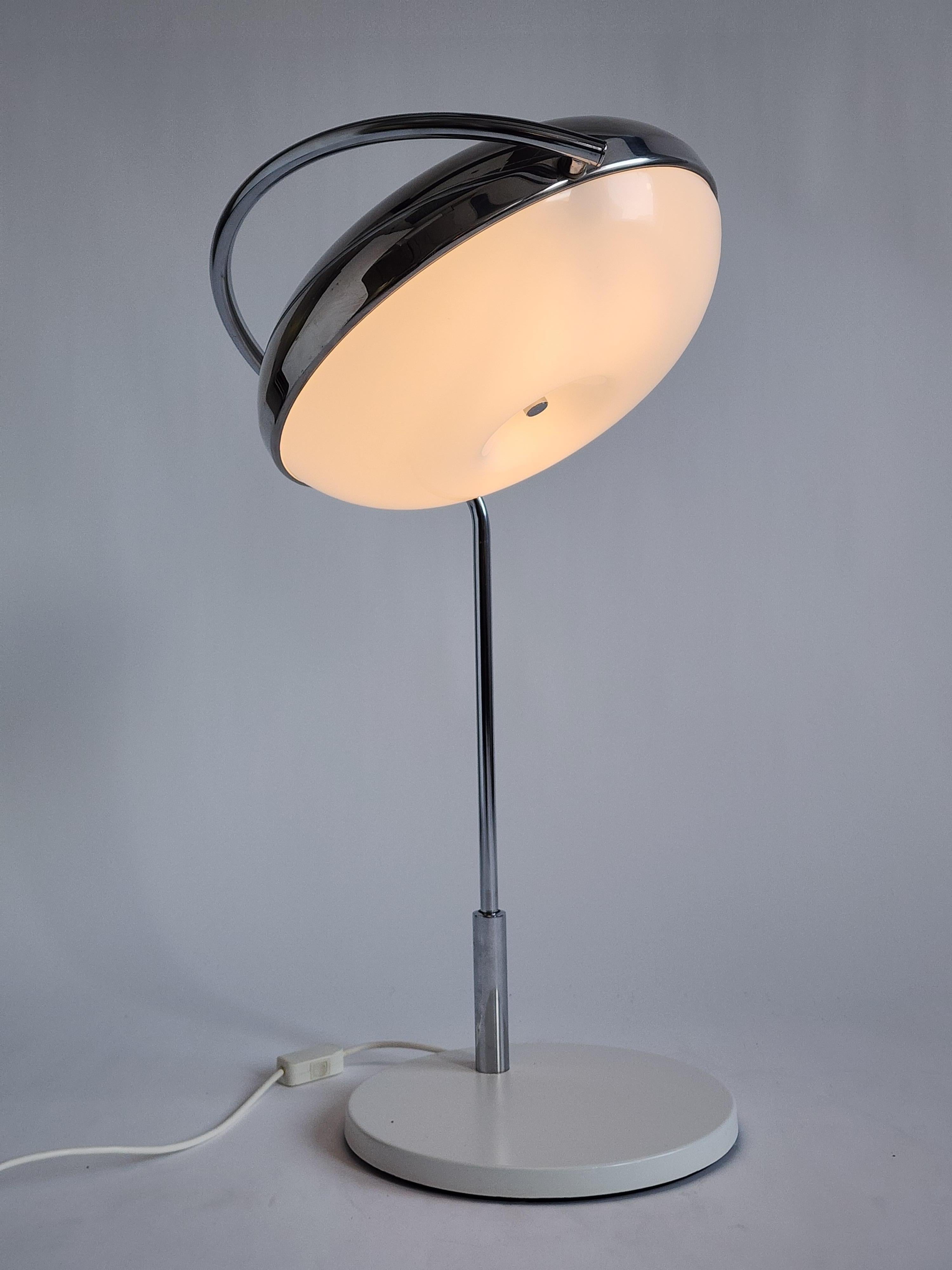 Reggiani Grande lampe de bureau à abat-jour pivotant à 360 degrés des années 1960, Italie en vente 4