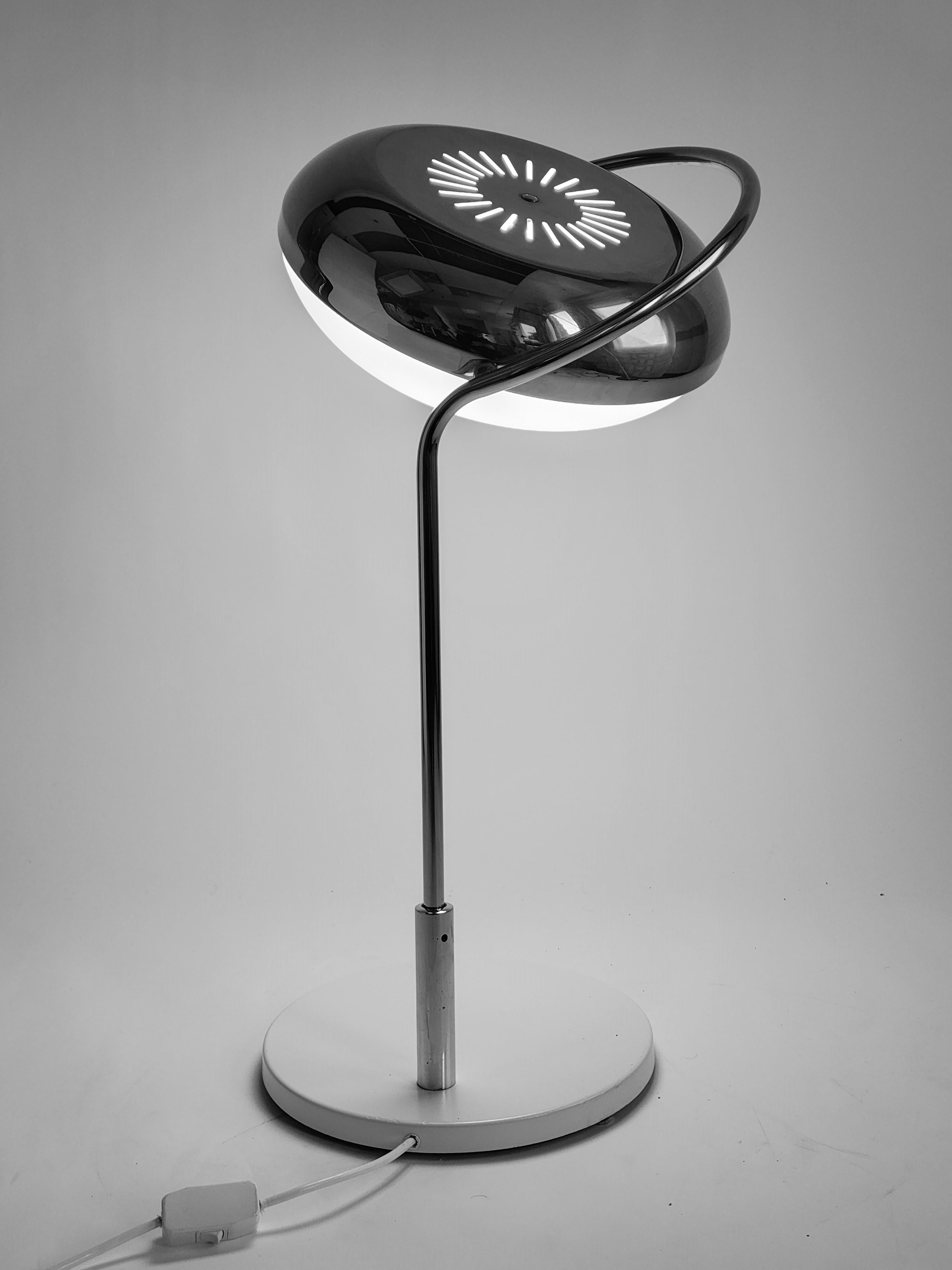 1960er Reggiani Massive 360-Grad-Tischlampe mit Flipping-Schirm , Italien im Angebot 5