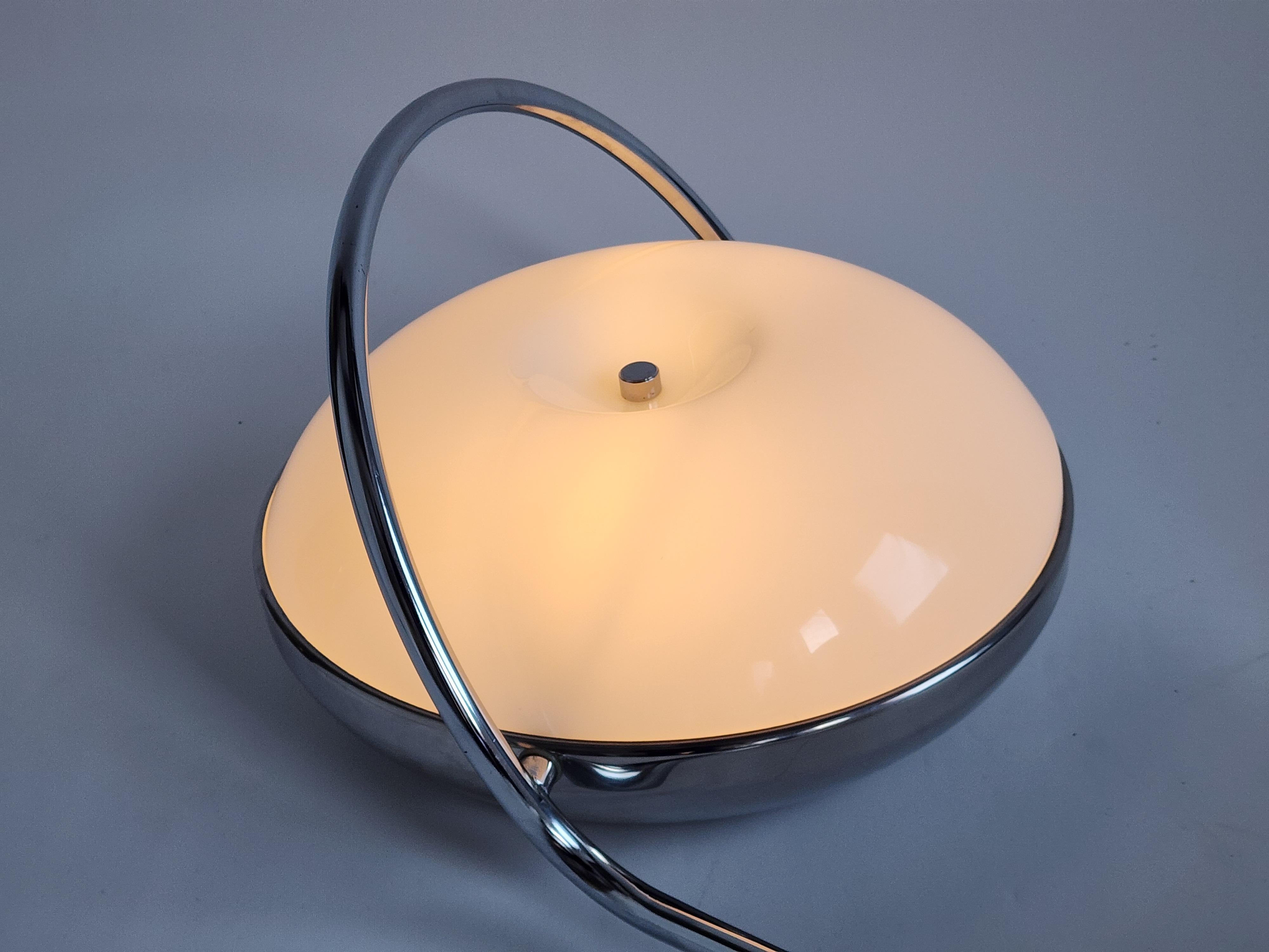 Reggiani Grande lampe de bureau à abat-jour pivotant à 360 degrés des années 1960, Italie en vente 9