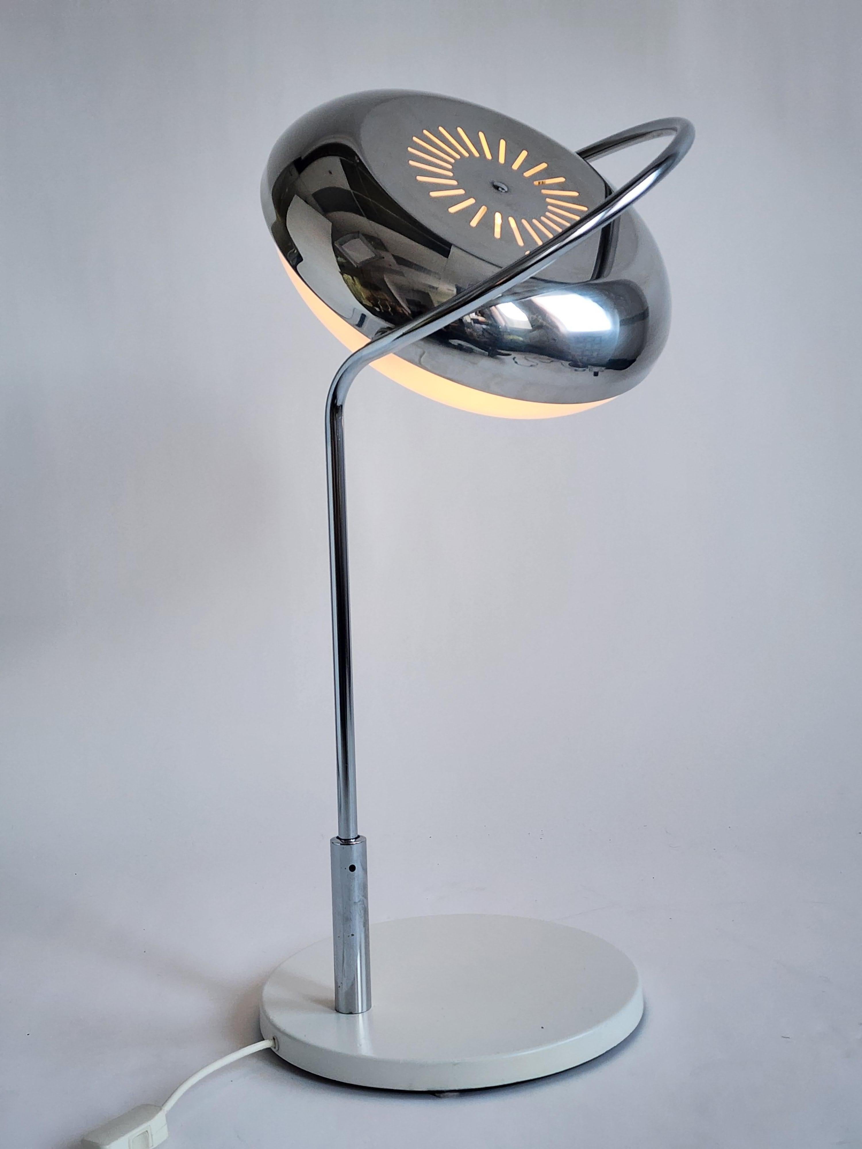 Mid-Century Modern 1960s Reggiani Massive 360 degree Flipping Shade Table Lamp , Italy For Sale