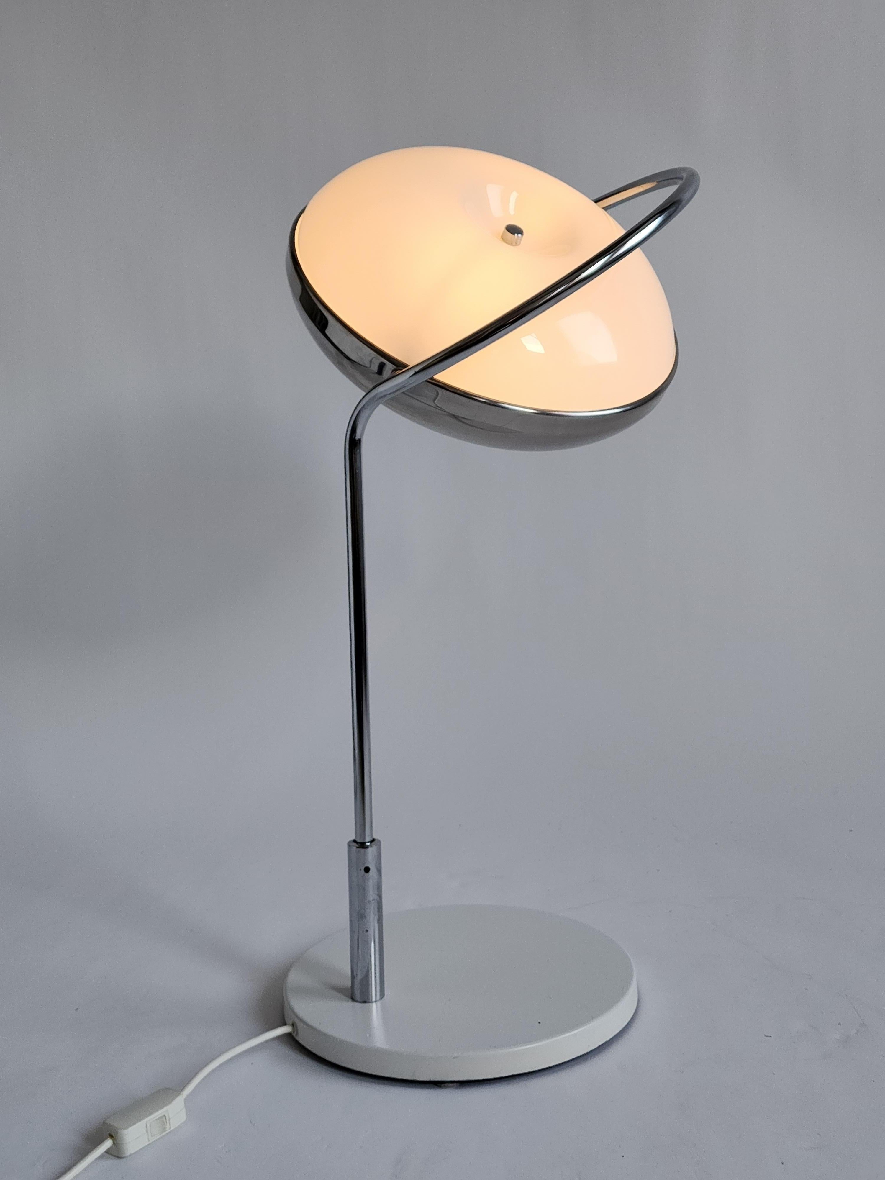Milieu du XXe siècle Reggiani Grande lampe de bureau à abat-jour pivotant à 360 degrés des années 1960, Italie en vente