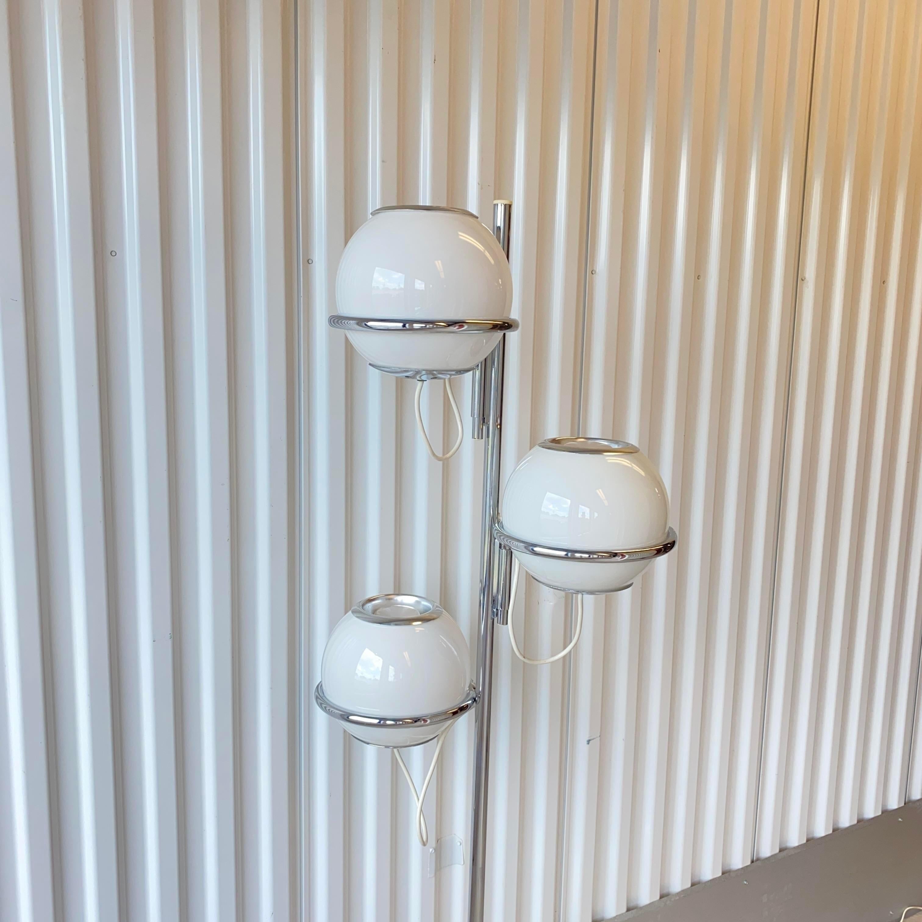 1960s, Reggiani Three Orb Chrome and Marble Floor Lamp In Good Condition For Sale In Westfield, NJ